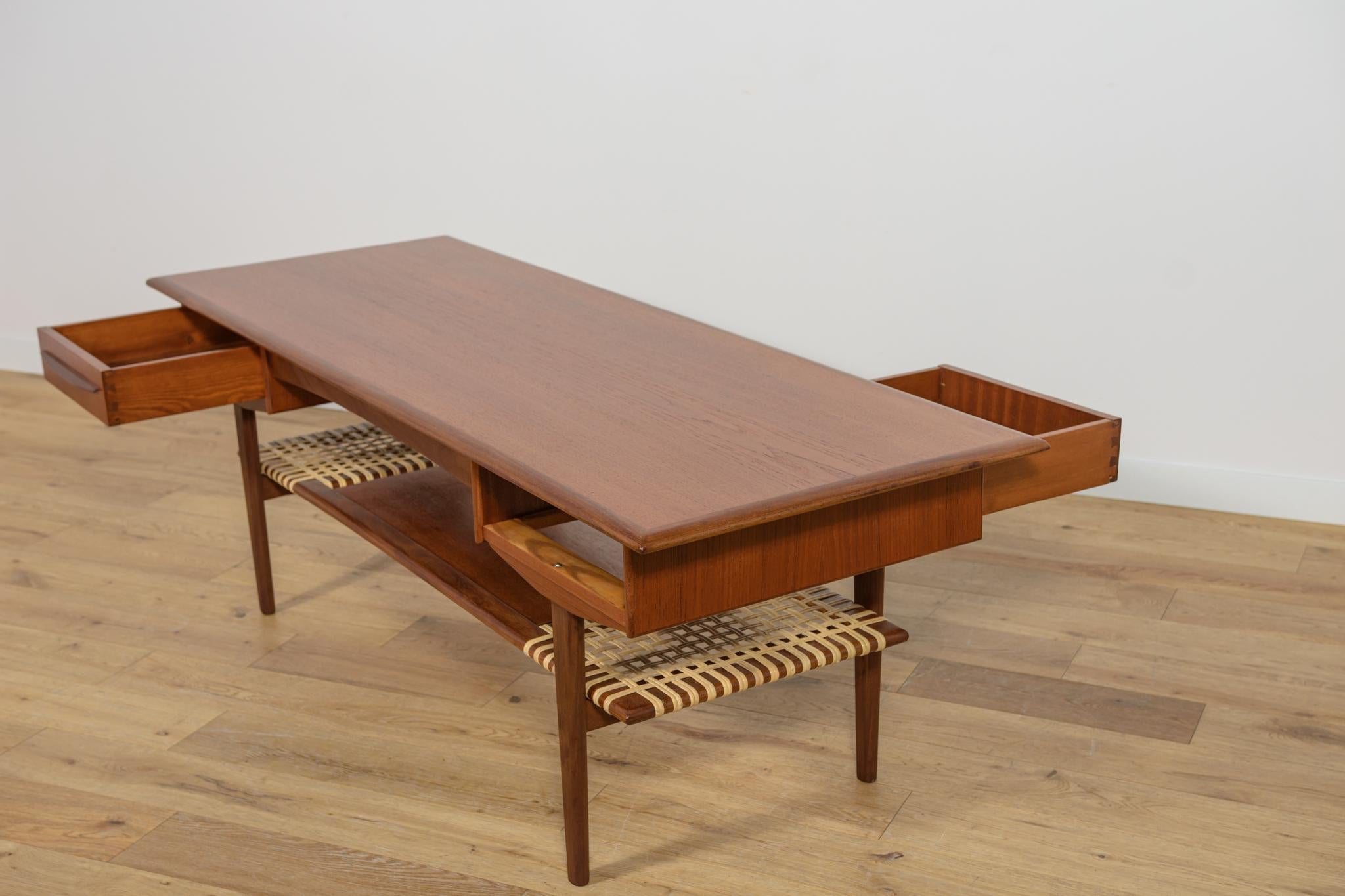 Milieu du XXe siècle Table basse en teck et rotin du milieu du siècle, Danemark, années 1960 en vente