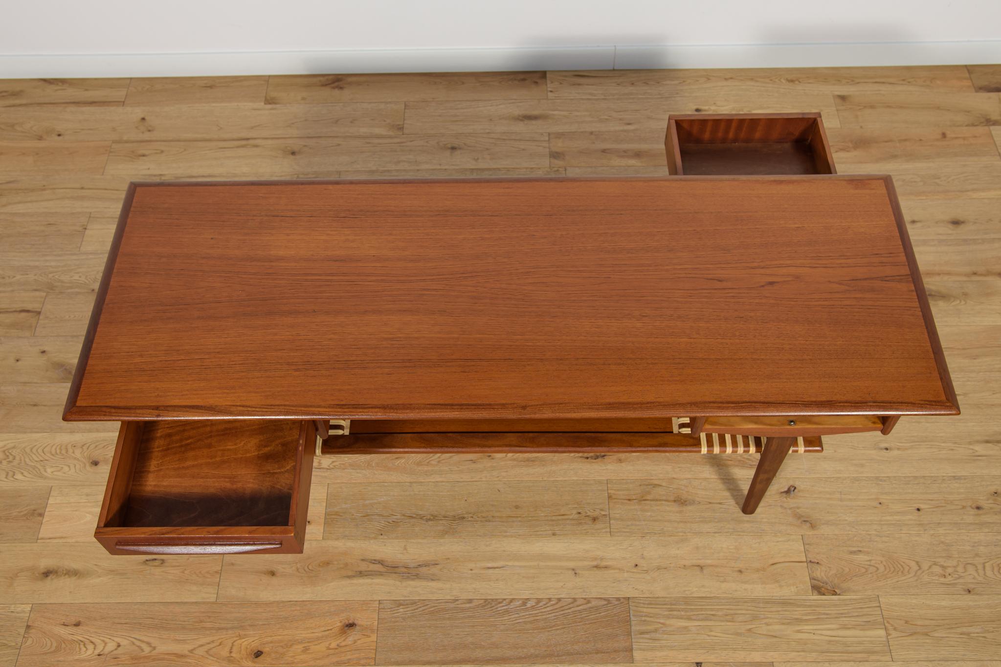 Rotin Table basse en teck et rotin du milieu du siècle, Danemark, années 1960 en vente