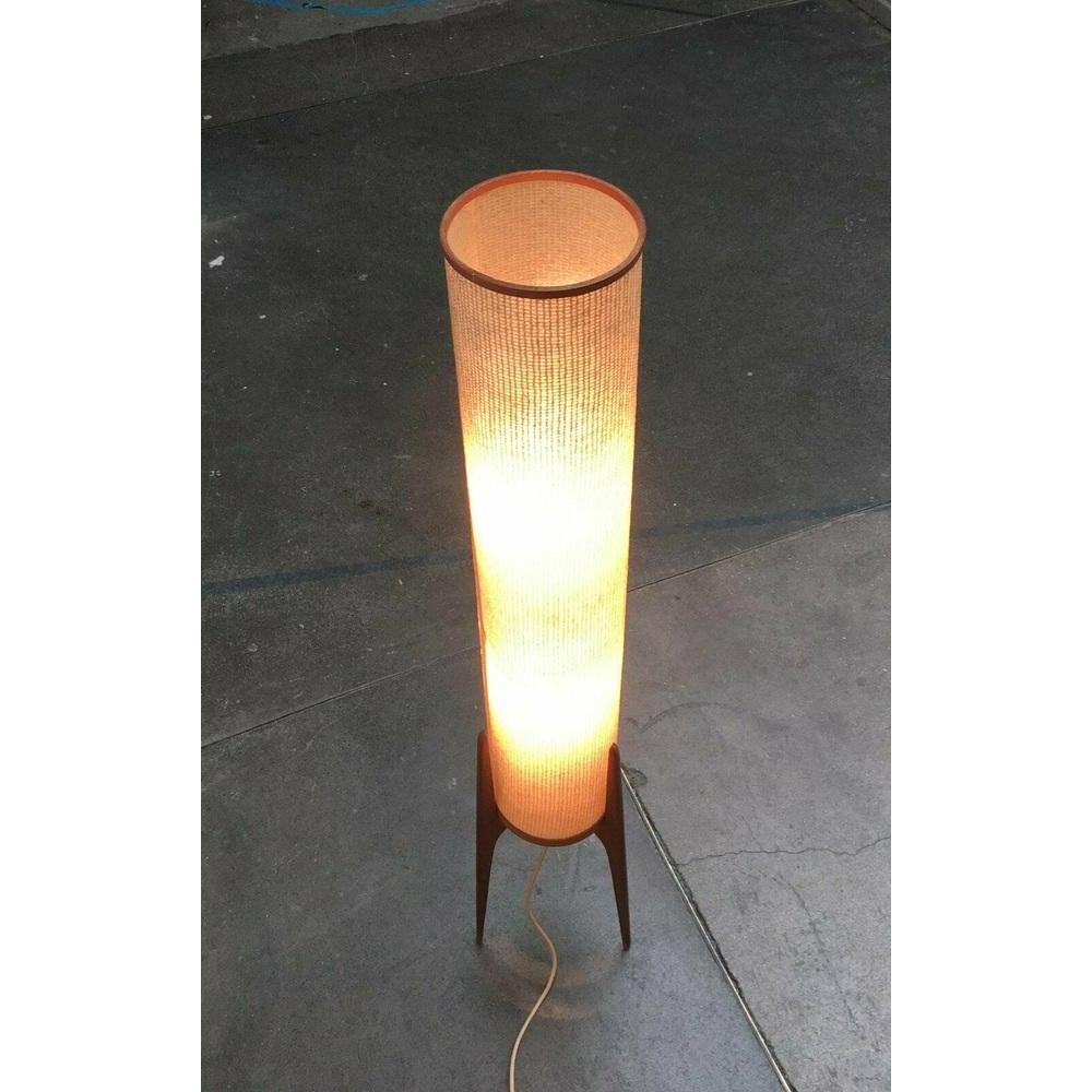 Lampada da terra a treppiede Rocket in teak di metà secolo, anni '60 in vendita 5