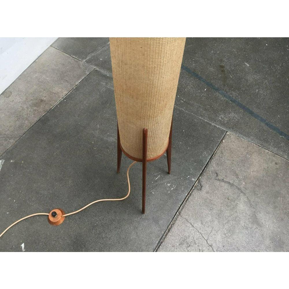 XX secolo Lampada da terra a treppiede Rocket in teak di metà secolo, anni '60 in vendita