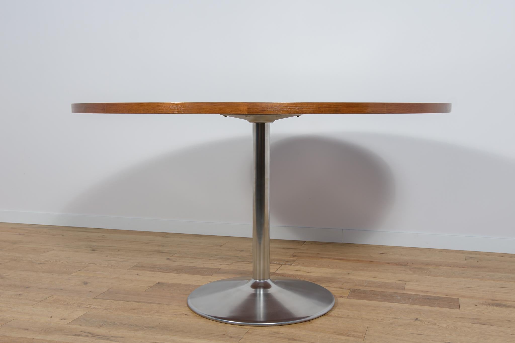 Mid-Century Teak Round Dining Table, 1970s In Excellent Condition For Sale In GNIEZNO, 30