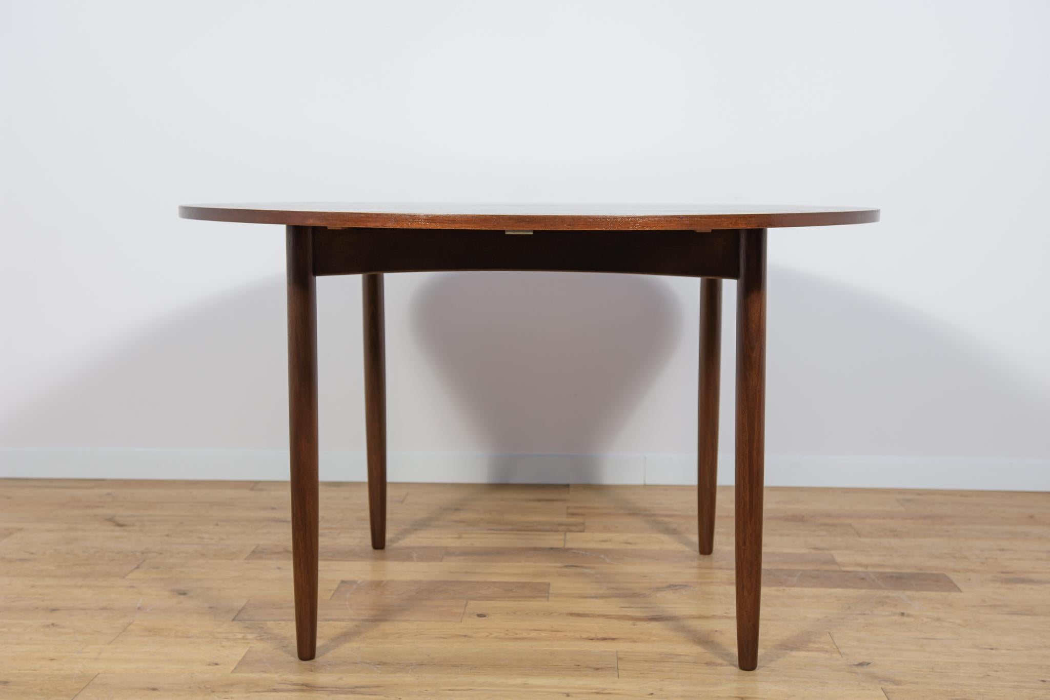Mid-Century Teak Round Dining Table from G-Plan, Great Britain,  1960s For Sale 4