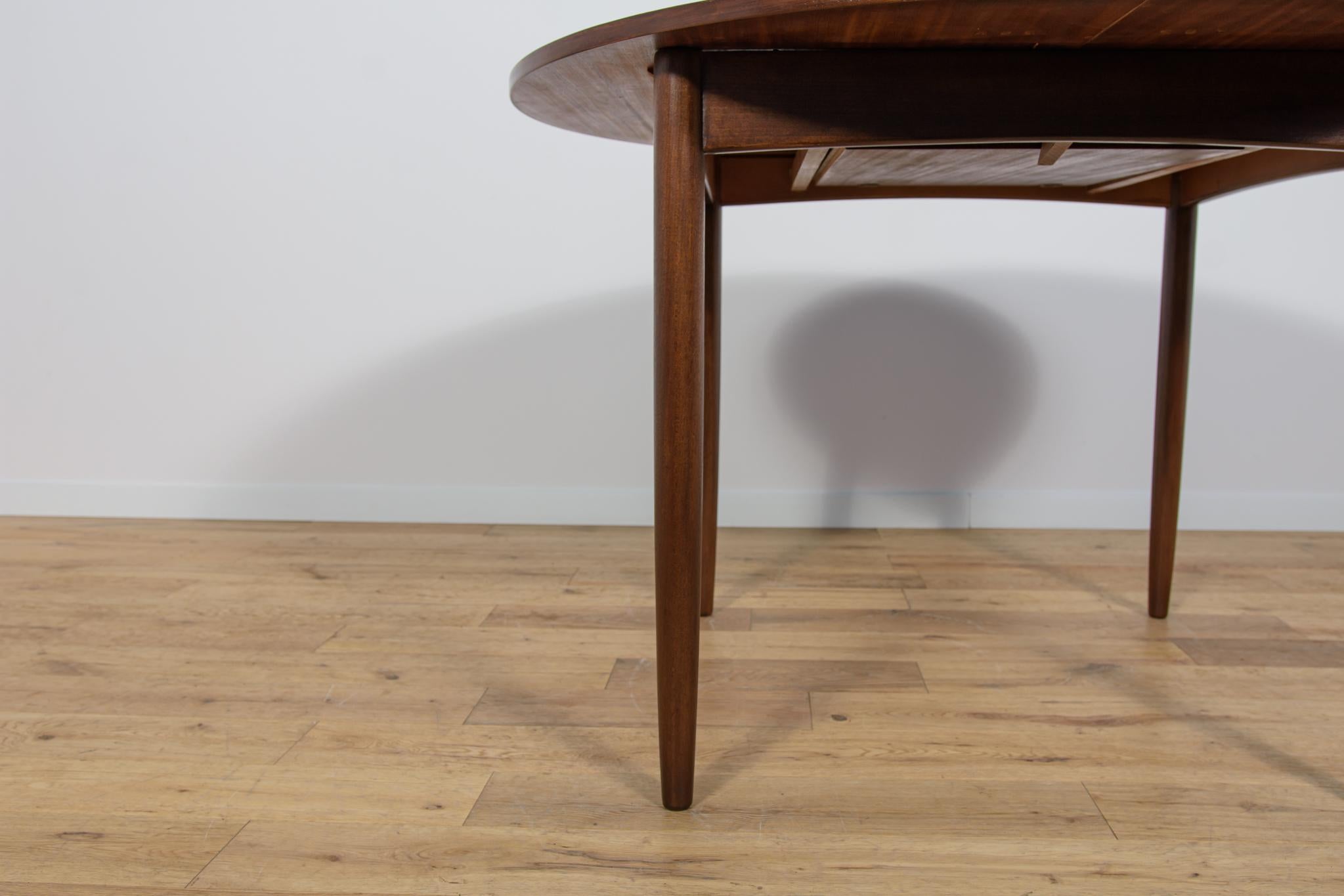 Mid-Century Teak Round Dining Table from G-Plan, Great Britain,  1960s For Sale 6