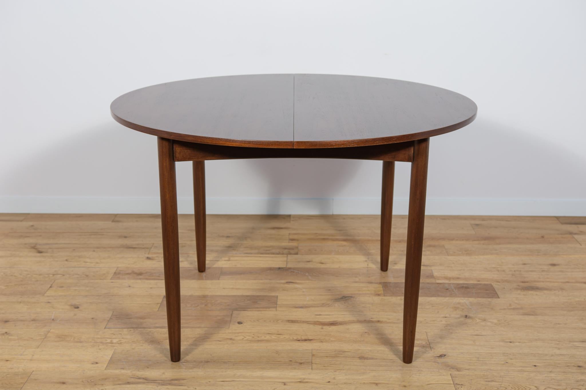 This round extendable dining table was produced by G-Plan in the 1960s. Teak elements cleaned from the old surface and painted in a oak stain and finished with strong lacquer. The table has a mechanism that makes it easy to unfold.

Additional