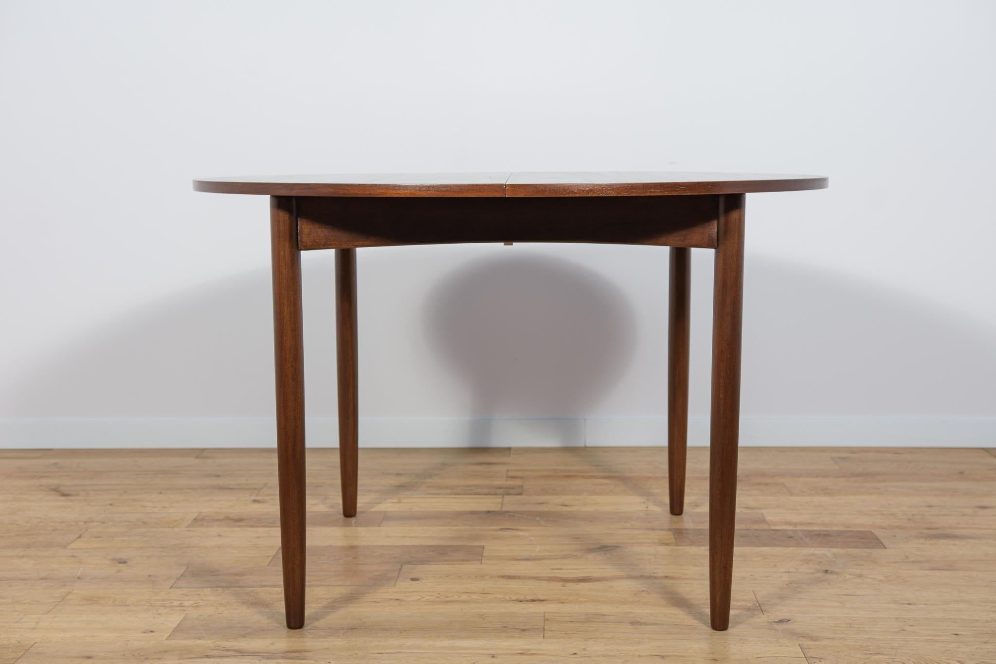 Mid-Century Modern Table de salle à manger ronde du milieu du siècle dernier de G-Plan, Grande-Bretagne  1960s en vente