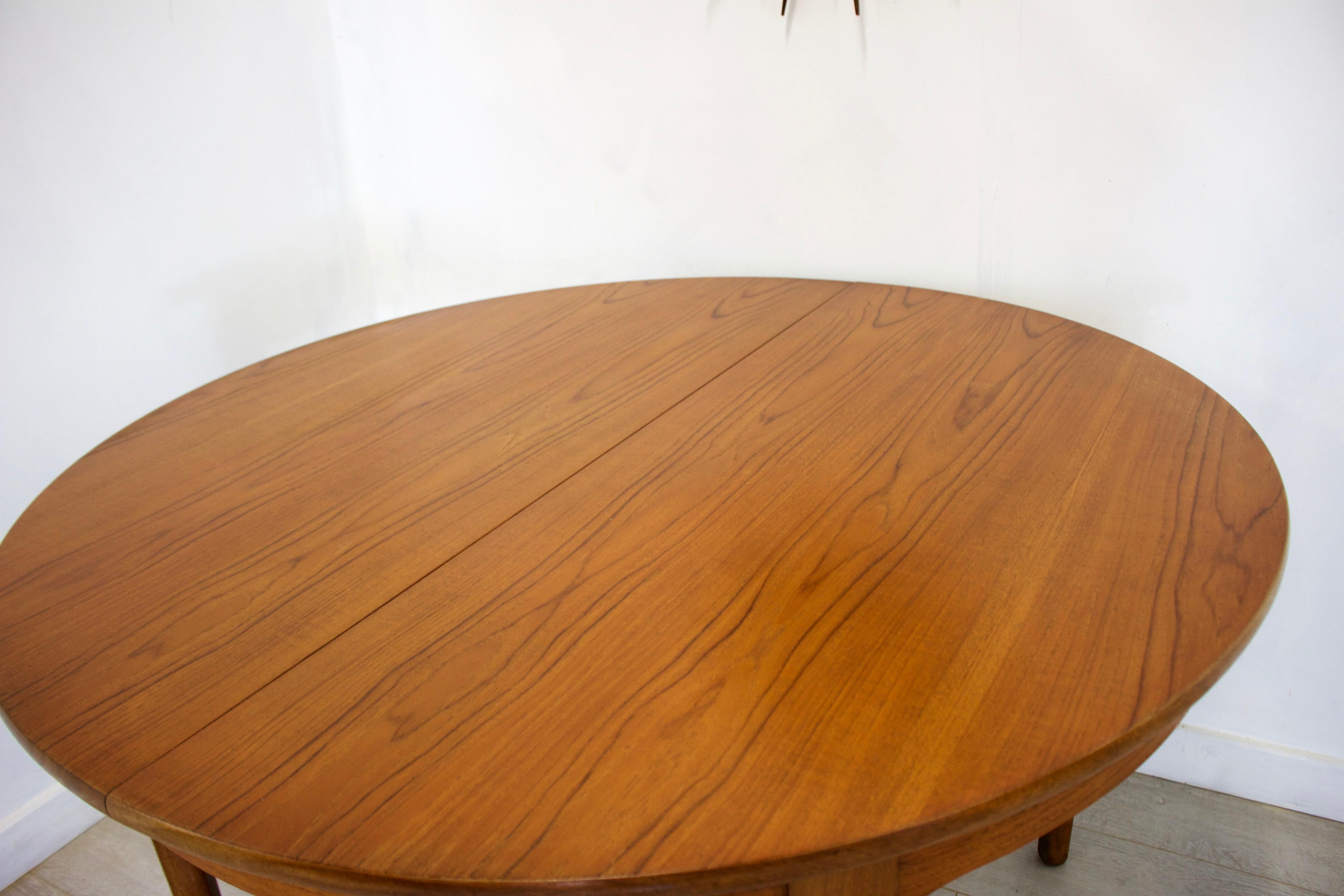 British Midcentury Teak Round Extendable Dining Table from Nathan, 1960s