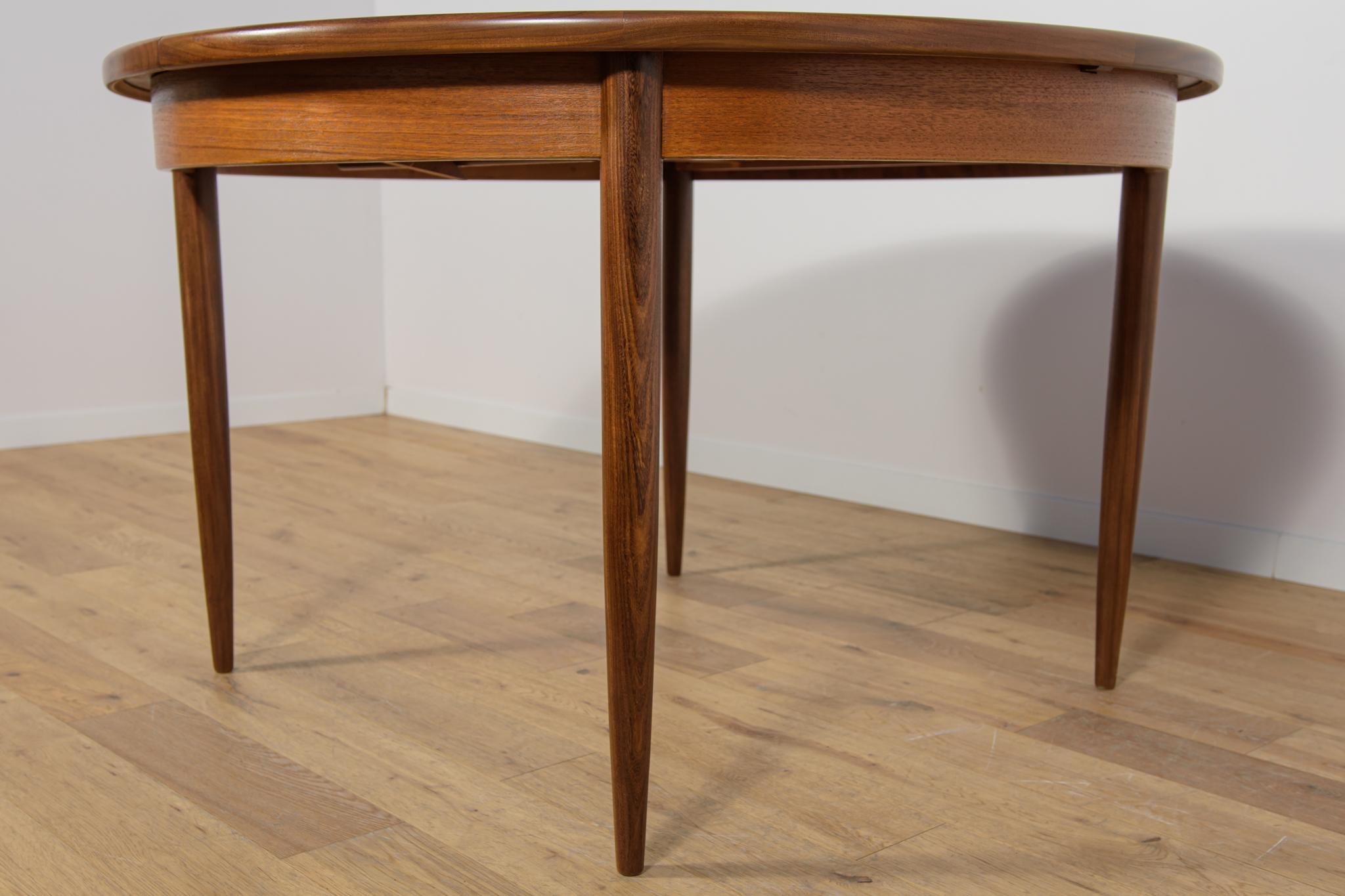 Mesa de comedor redonda de teca Fresco de mediados de siglo de G-Plan, Reino Unido, años 60 Carpintería en venta