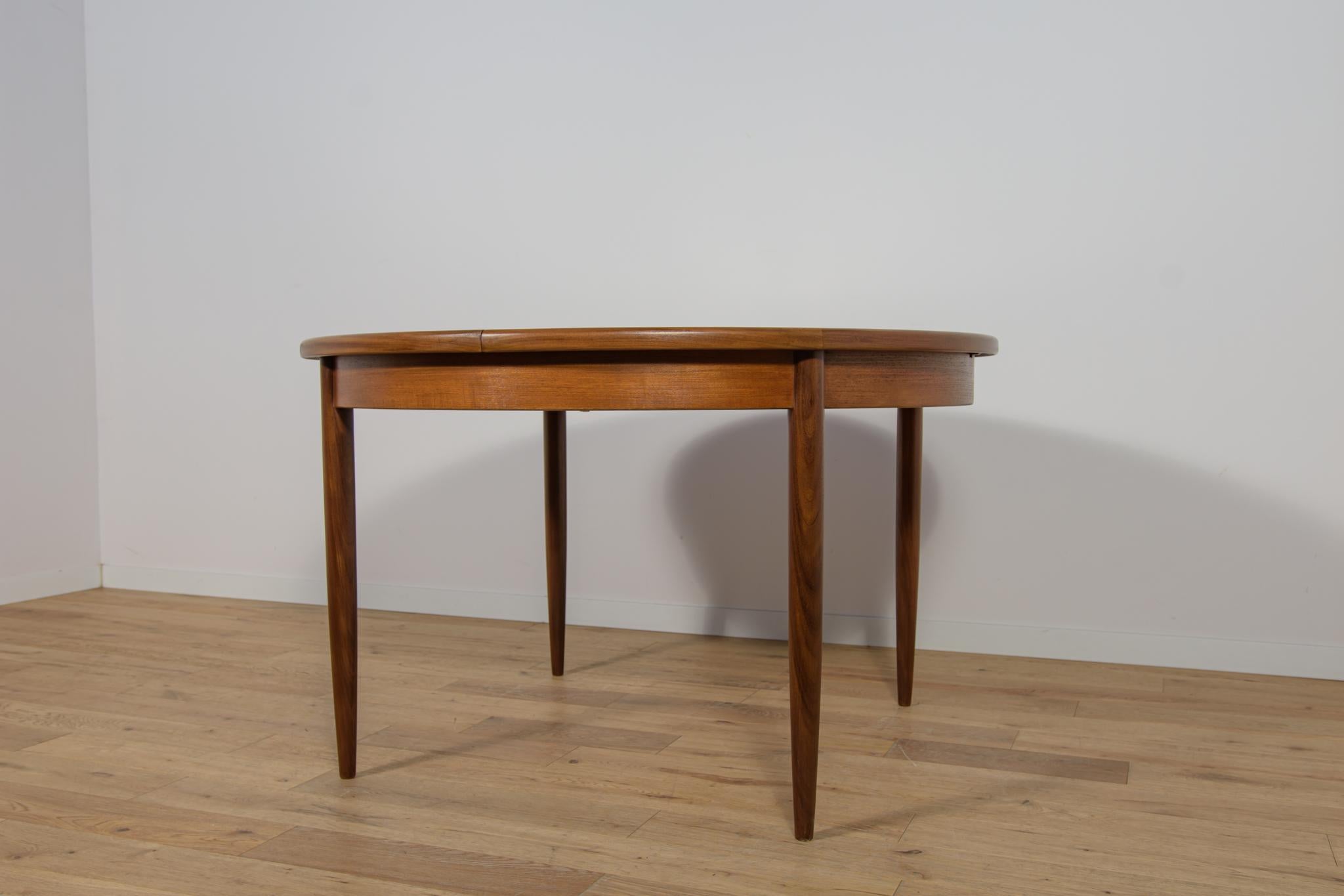 Mid-Century Teak Round Fresco Dining Table from G-Plan, United Knigdom, 1960s In Excellent Condition For Sale In GNIEZNO, 30