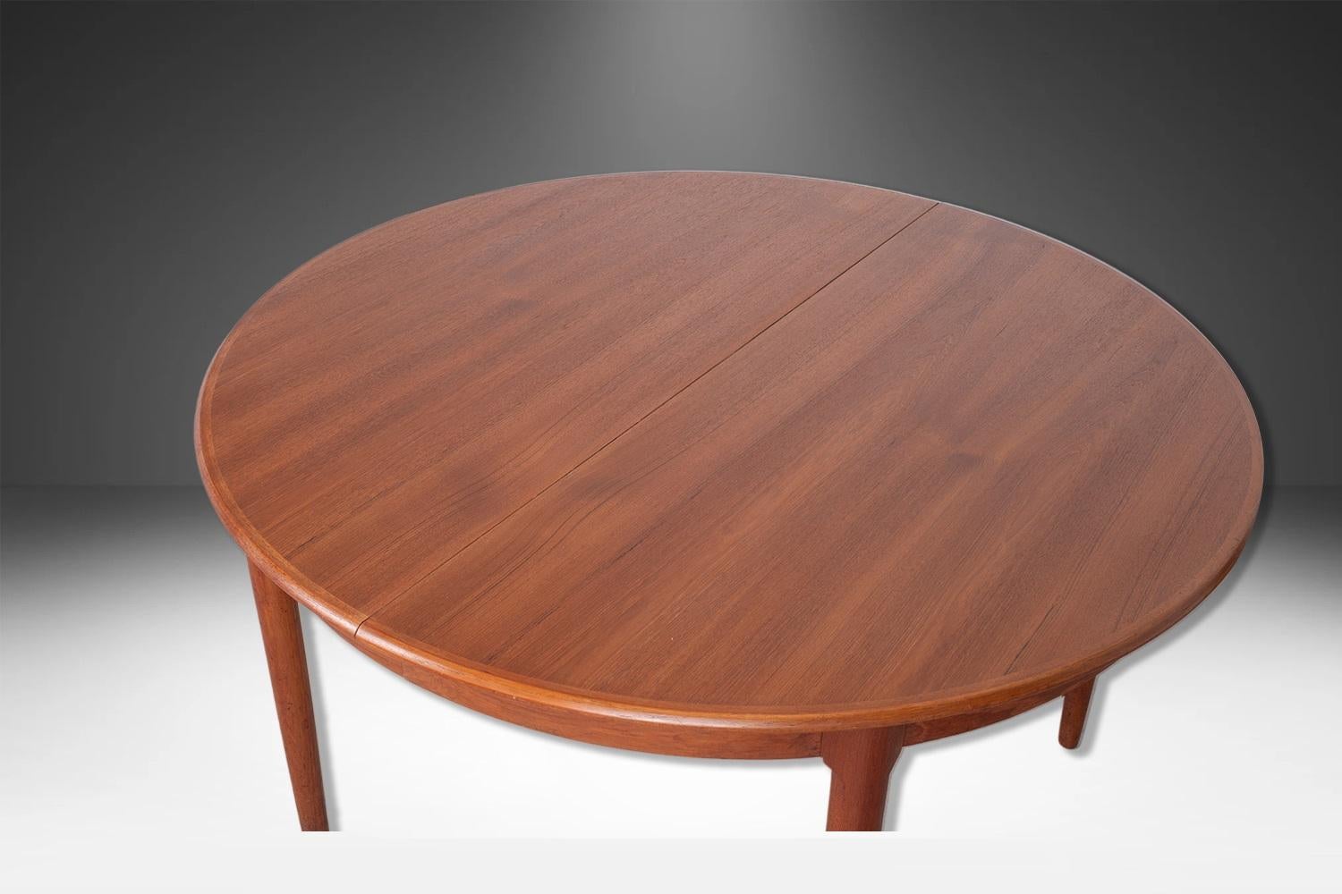 Mid-Century Teak Rund Oval Ausziehbarer Esstisch im Zustand „Relativ gut“ im Angebot in Baltimore, MD