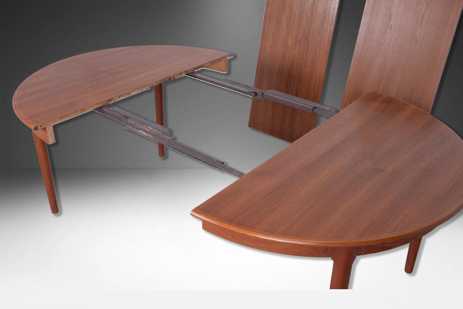 Mid-Century Teak Rund Oval Ausziehbarer Esstisch (Ende des 20. Jahrhunderts) im Angebot