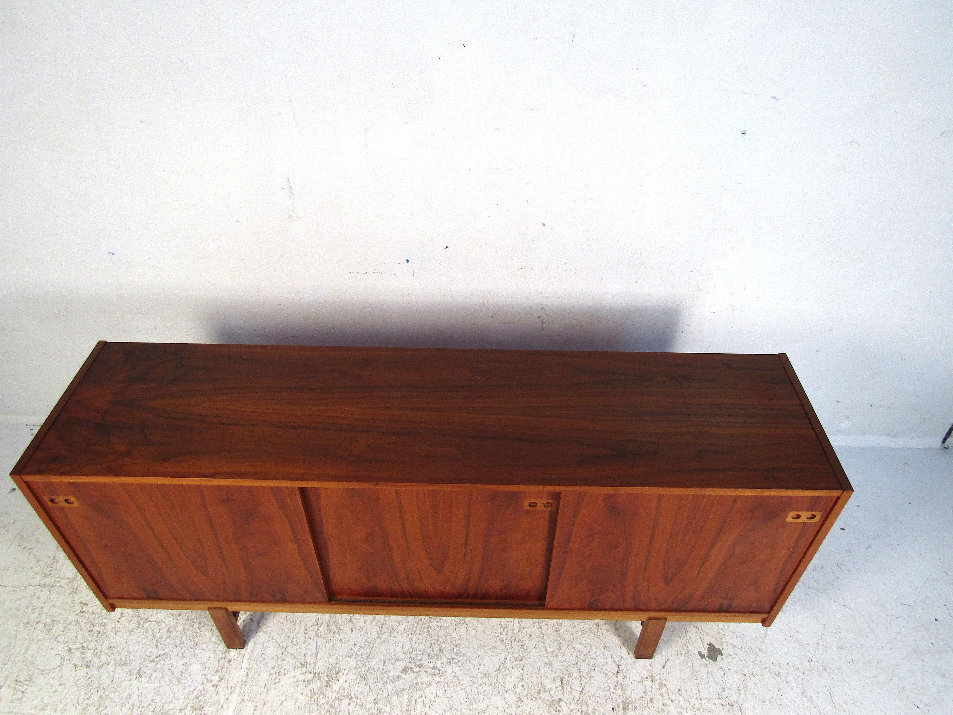 Midcentury Teak Server In Good Condition In Brooklyn, NY