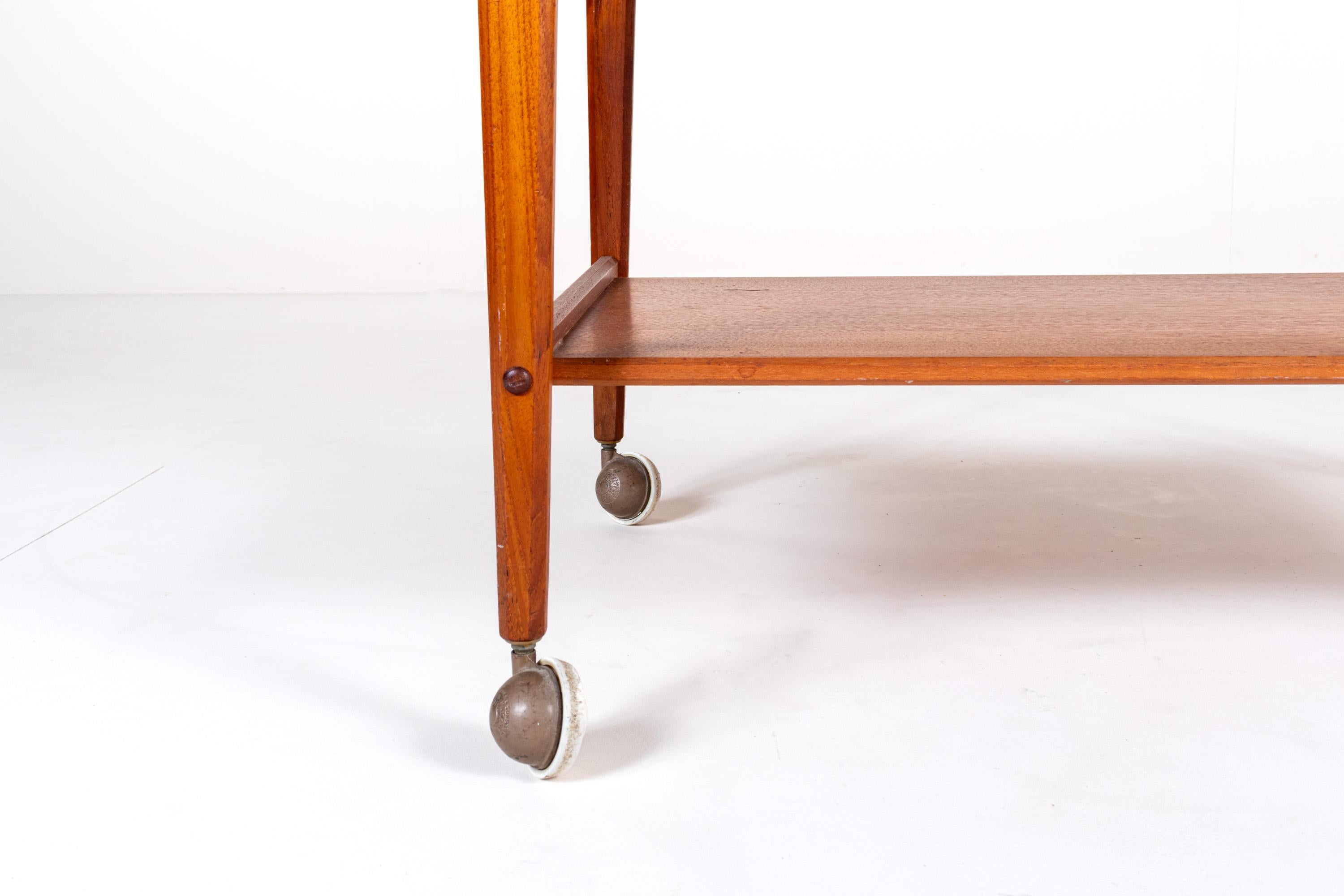 Mid-century Teak Sewing Table or Bar Cart with Slide Out Basket In Good Condition For Sale In BERKEL EN RODENRIJS, NL