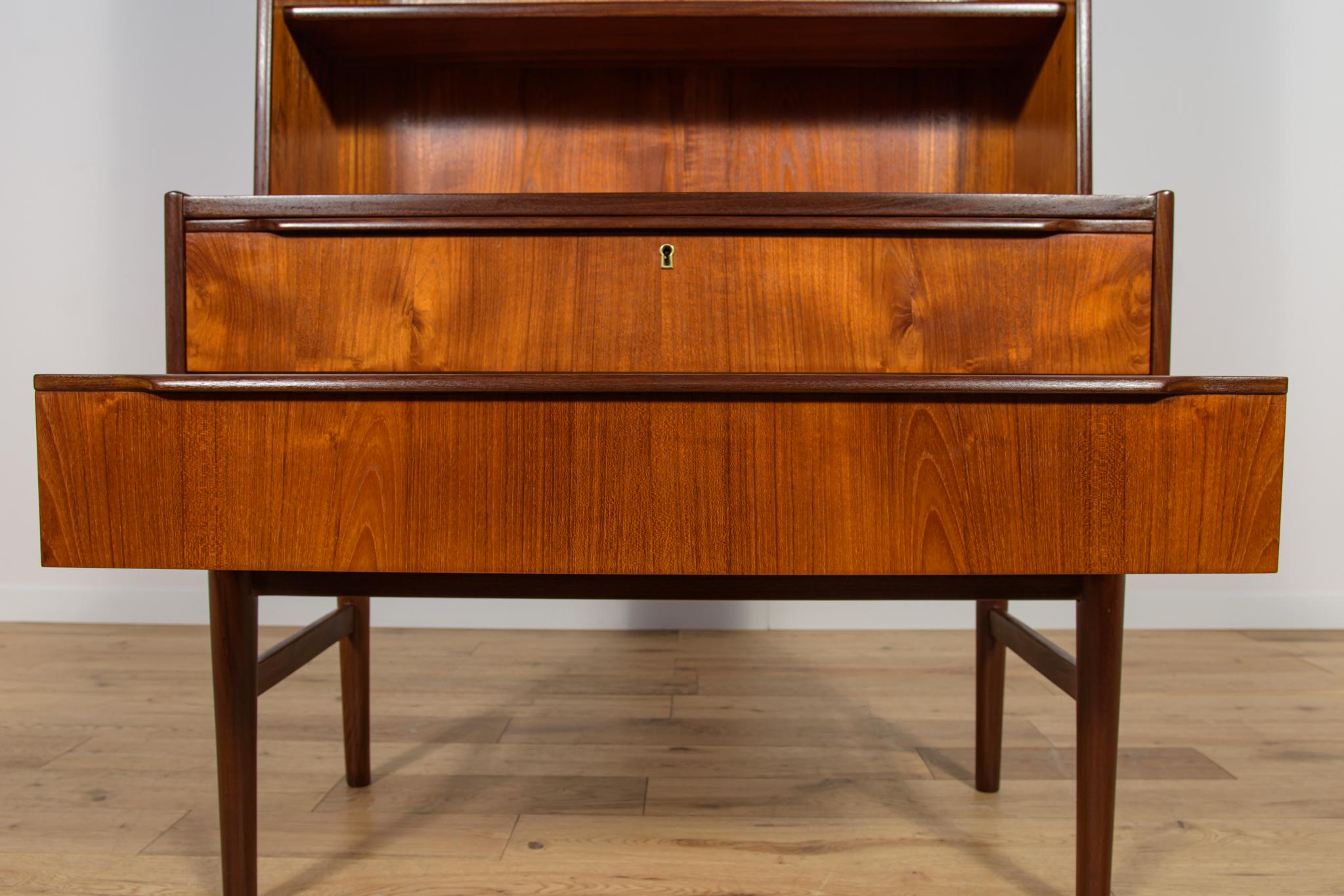 Scaffale in teak di metà secolo, Danimarca, anni '70 in vendita 5