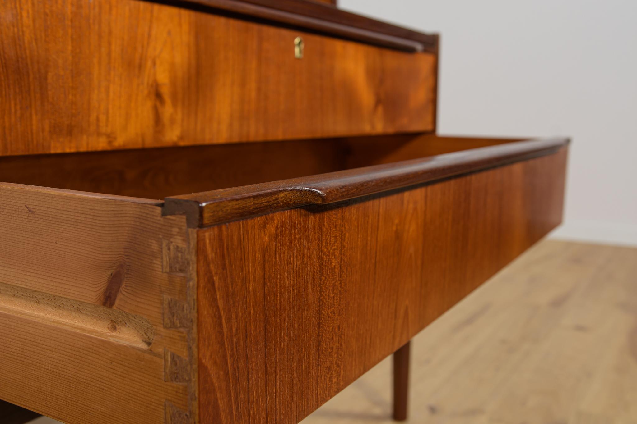 Scaffale in teak di metà secolo, Danimarca, anni '70 in vendita 6