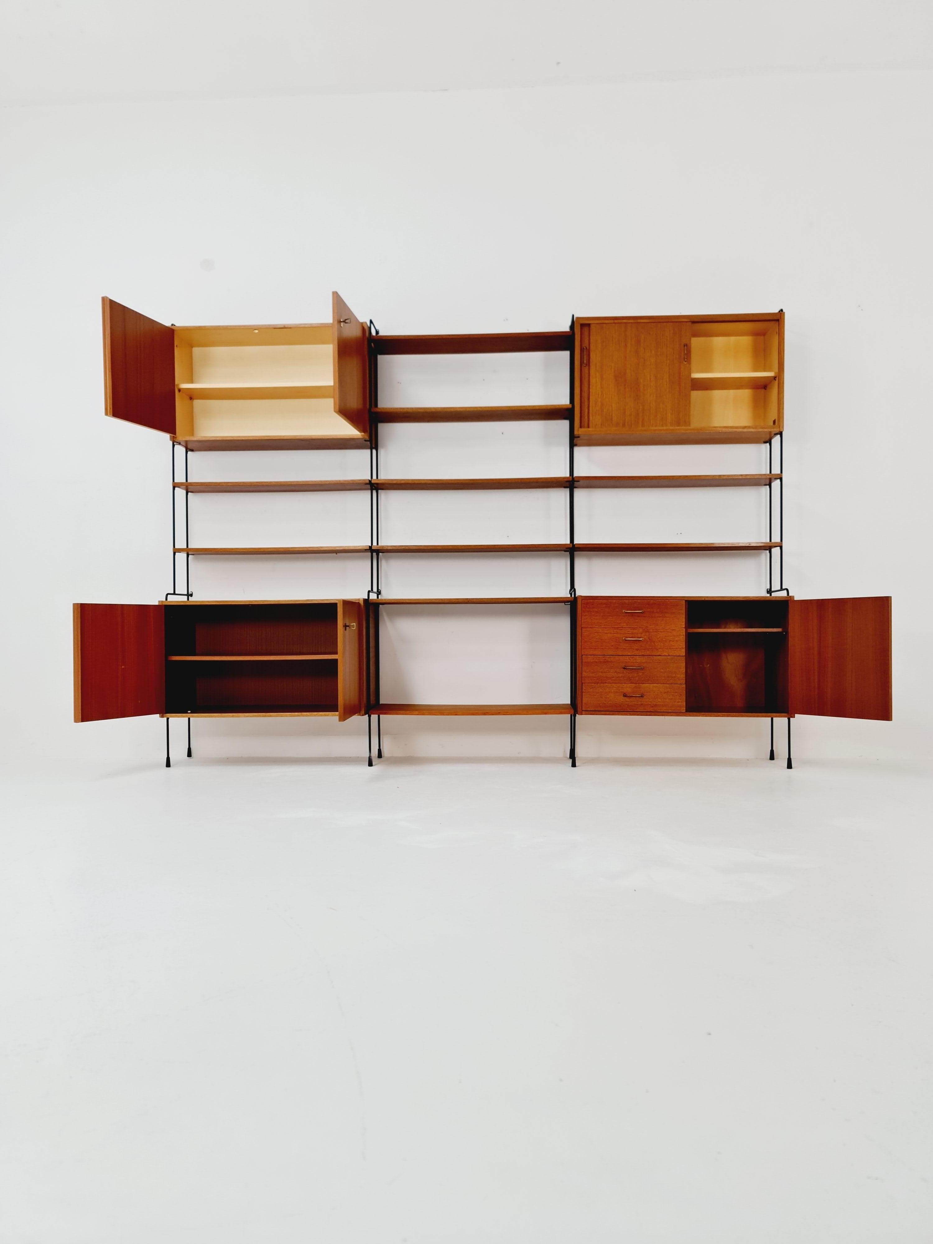 Mitte des Jahrhunderts Teak  Regaleinheit von Hilker für Omnia, Deutschland 1960er Jahre (Metall)