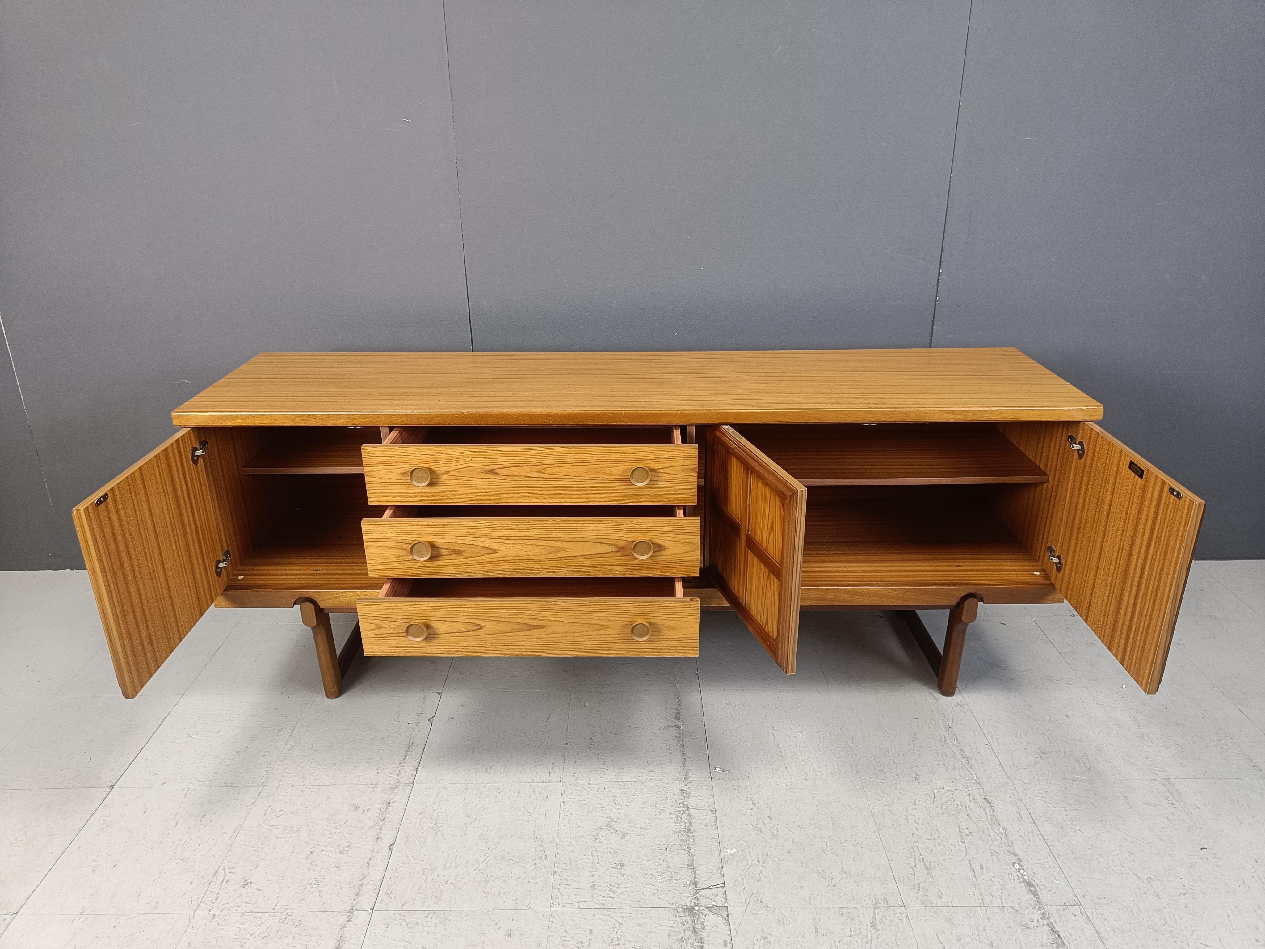 Credenza di metà secolo in teak di Beautility, anni '60 in vendita 3