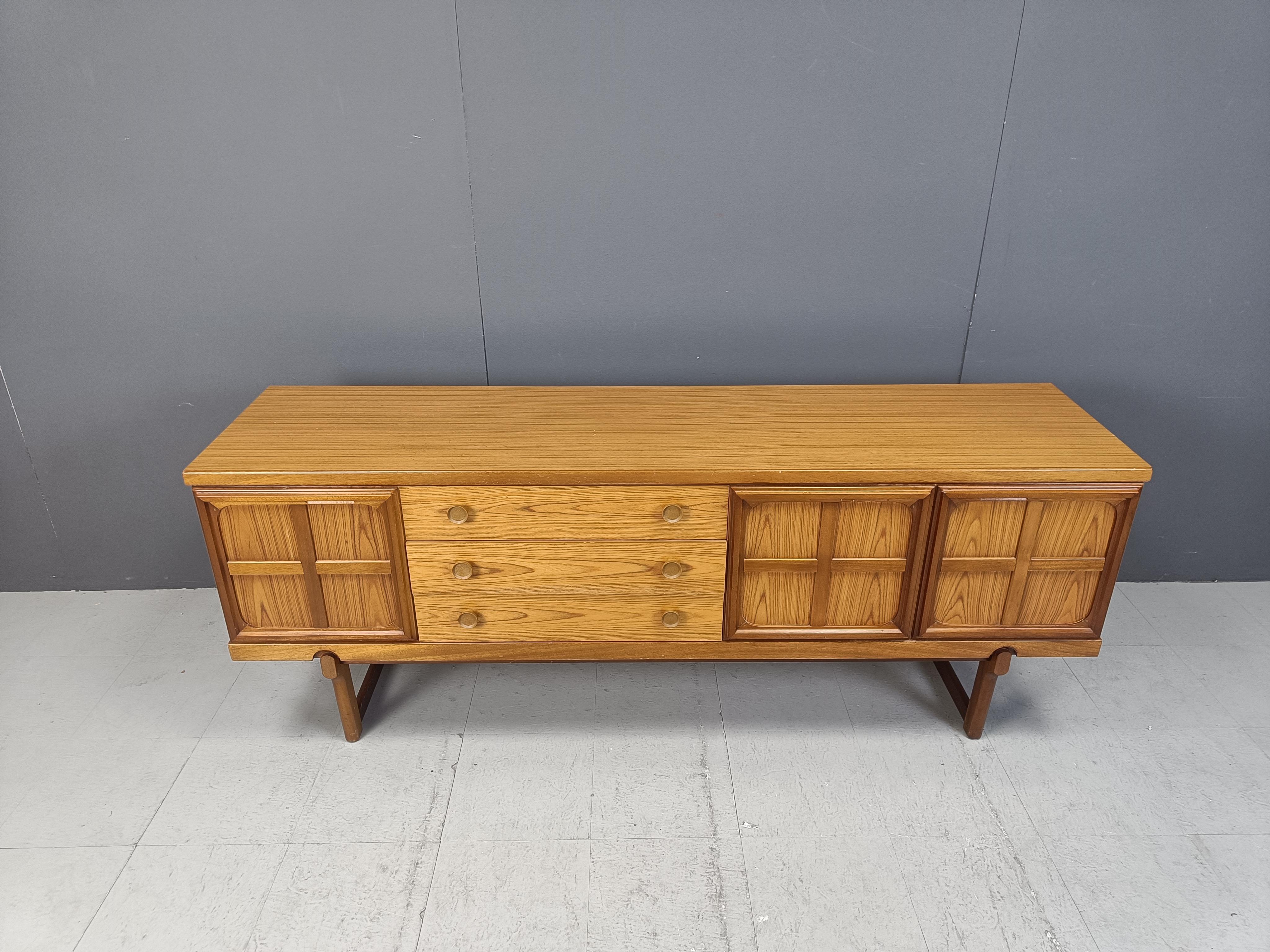 Mid-Century moderno Credenza di metà secolo in teak di Beautility, anni '60 in vendita
