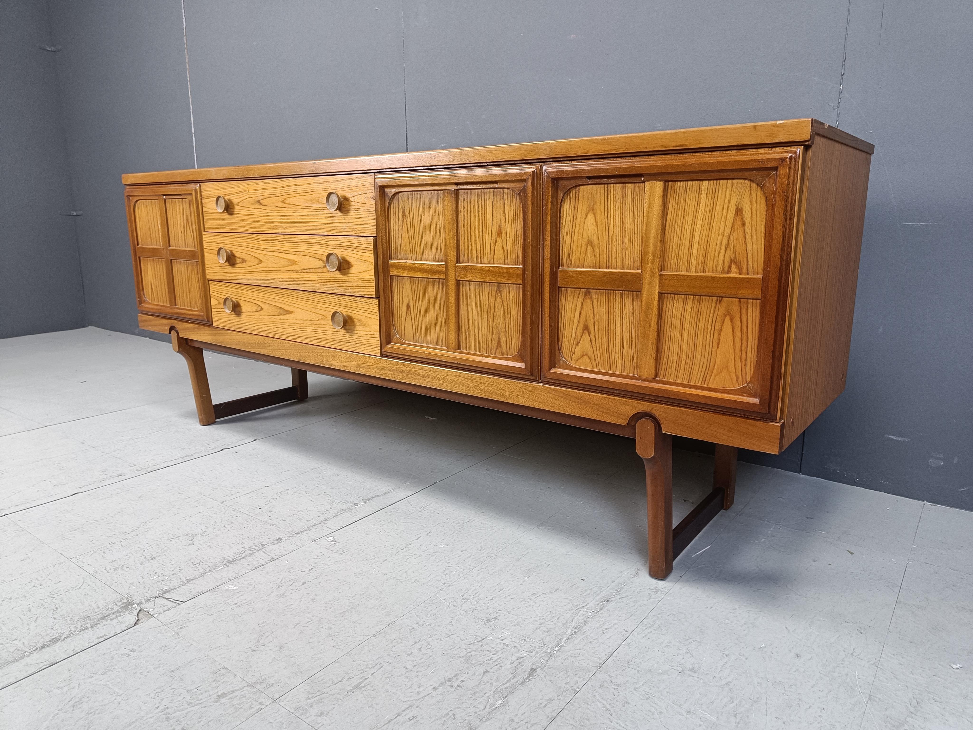 Credenza di metà secolo in teak di Beautility, anni '60 in vendita 1