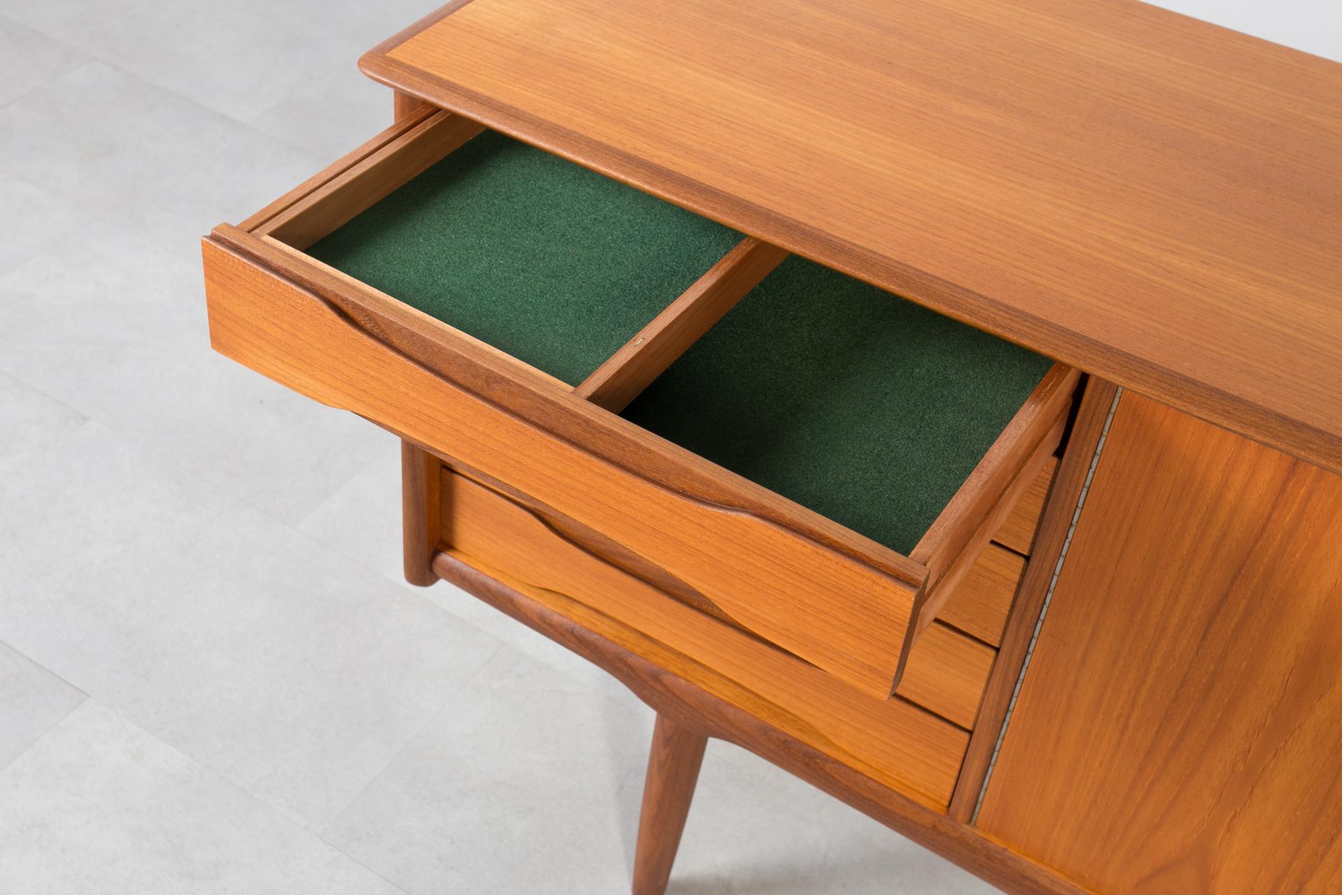 Credenza in teak di metà secolo di Brødrene Sørheim, Norvegia, anni '60 in vendita 2