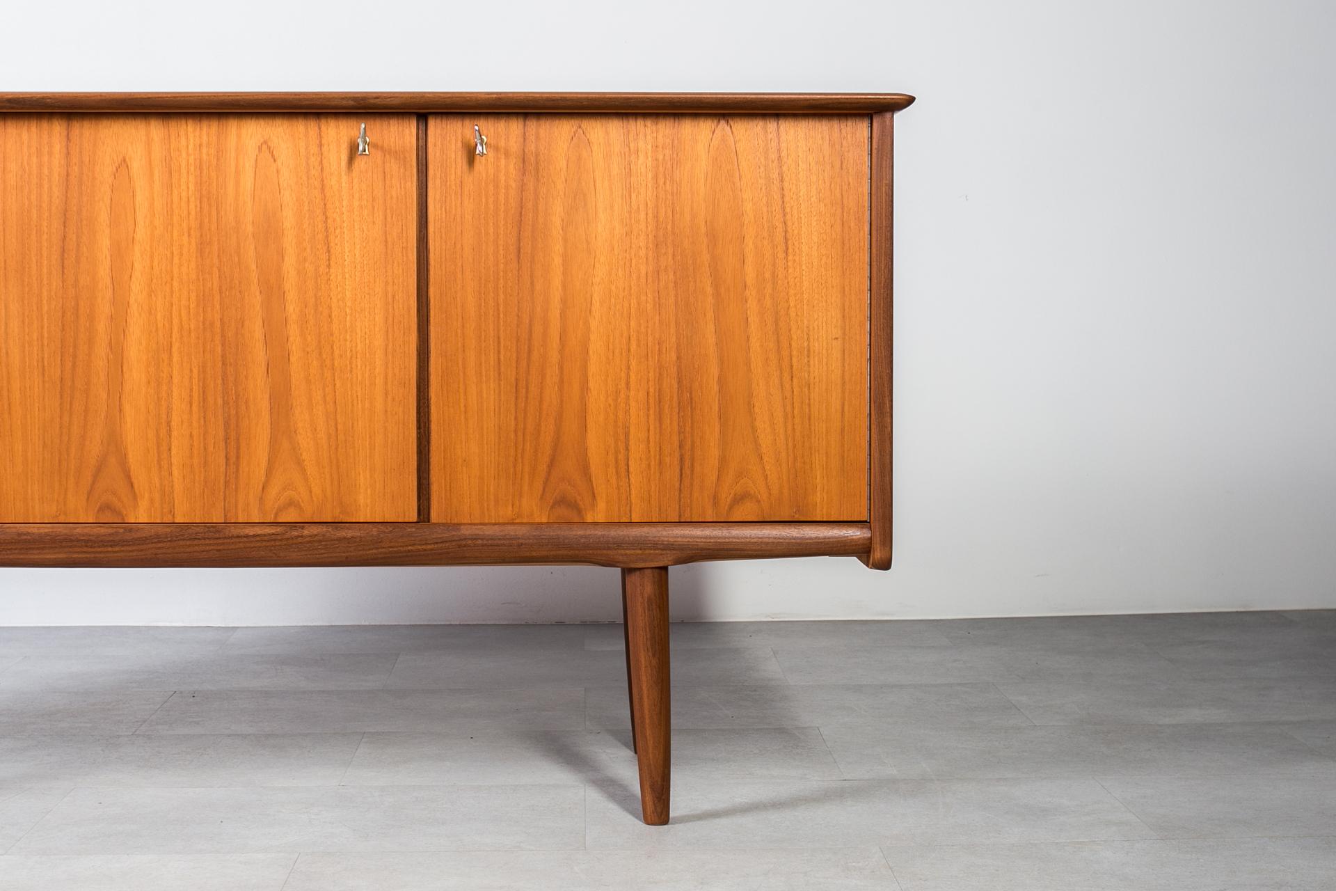 Credenza in teak di metà secolo di Brødrene Sørheim, Norvegia, anni '60 in vendita 7