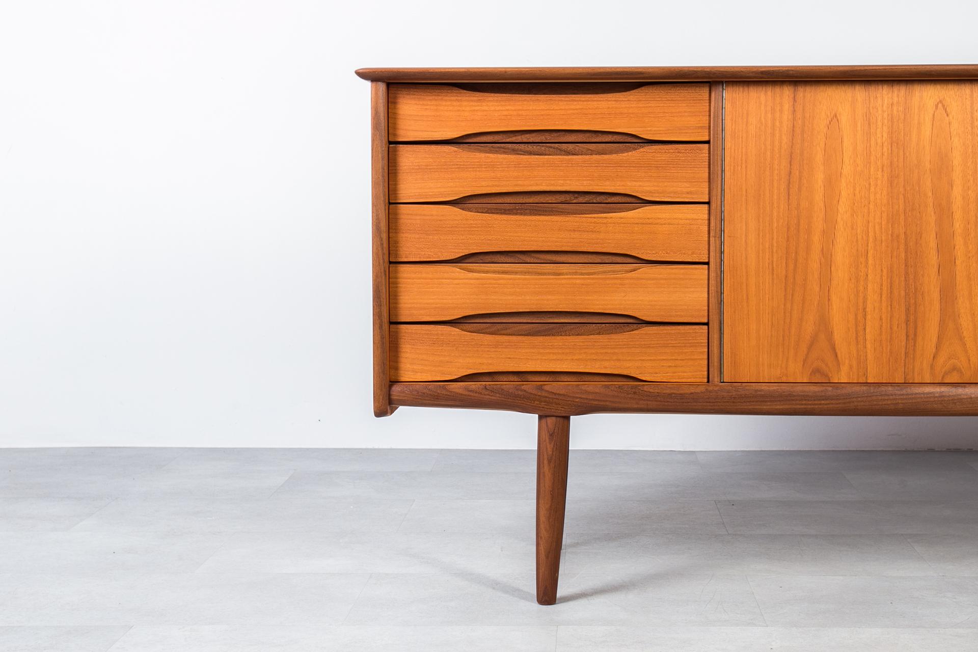 Credenza in teak di metà secolo di Brødrene Sørheim, Norvegia, anni '60 in vendita 9