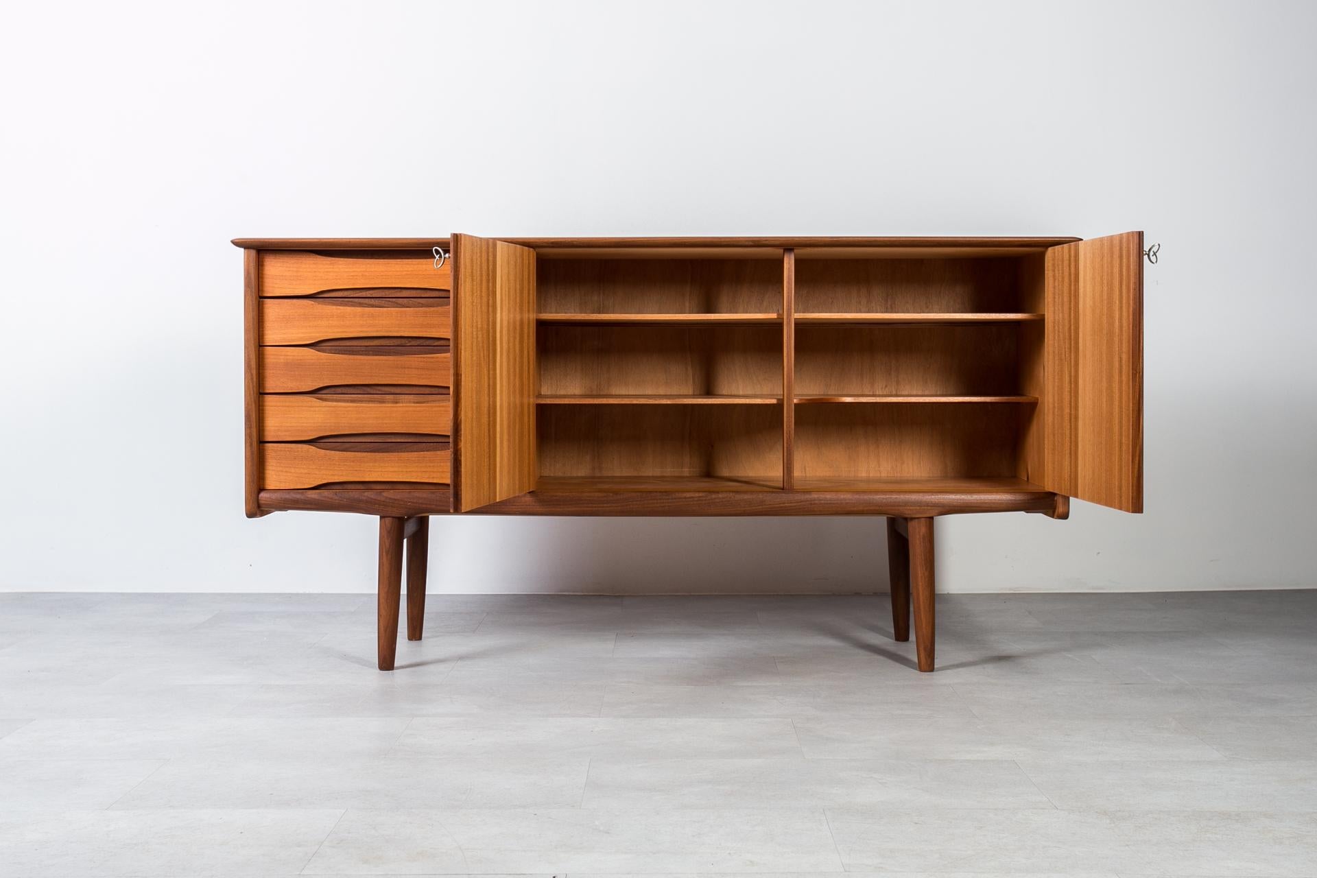 Svedese Credenza in teak di metà secolo di Brødrene Sørheim, Norvegia, anni '60 in vendita