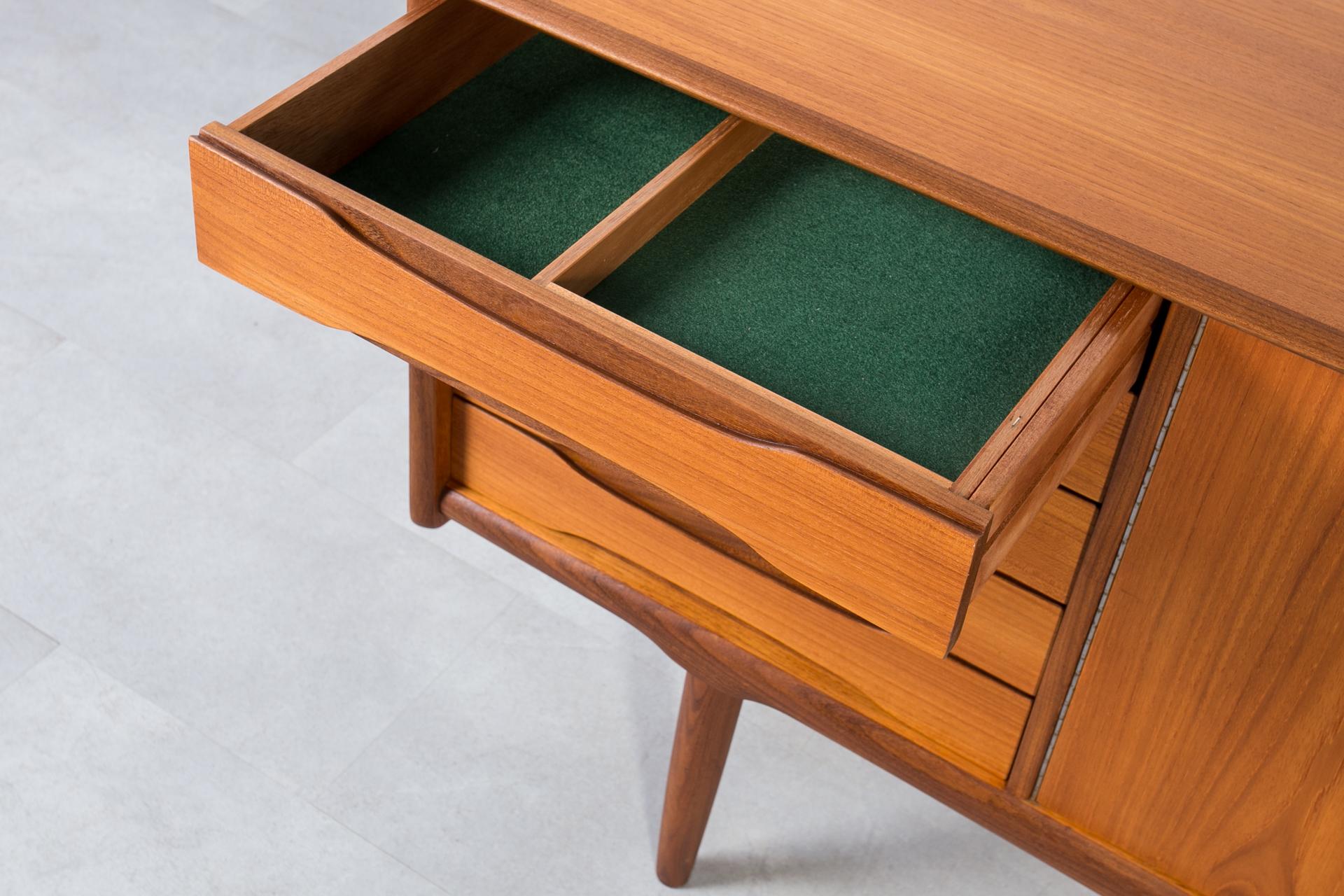 Credenza in teak di metà secolo di Brødrene Sørheim, Norvegia, anni '60 in vendita 1