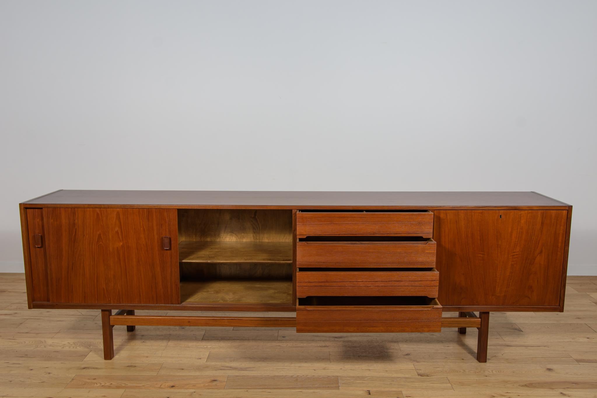 Mid-Century Teak Sideboard by Nils Jonsson for Hugo Troeds, Sweden, 1960s For Sale 3