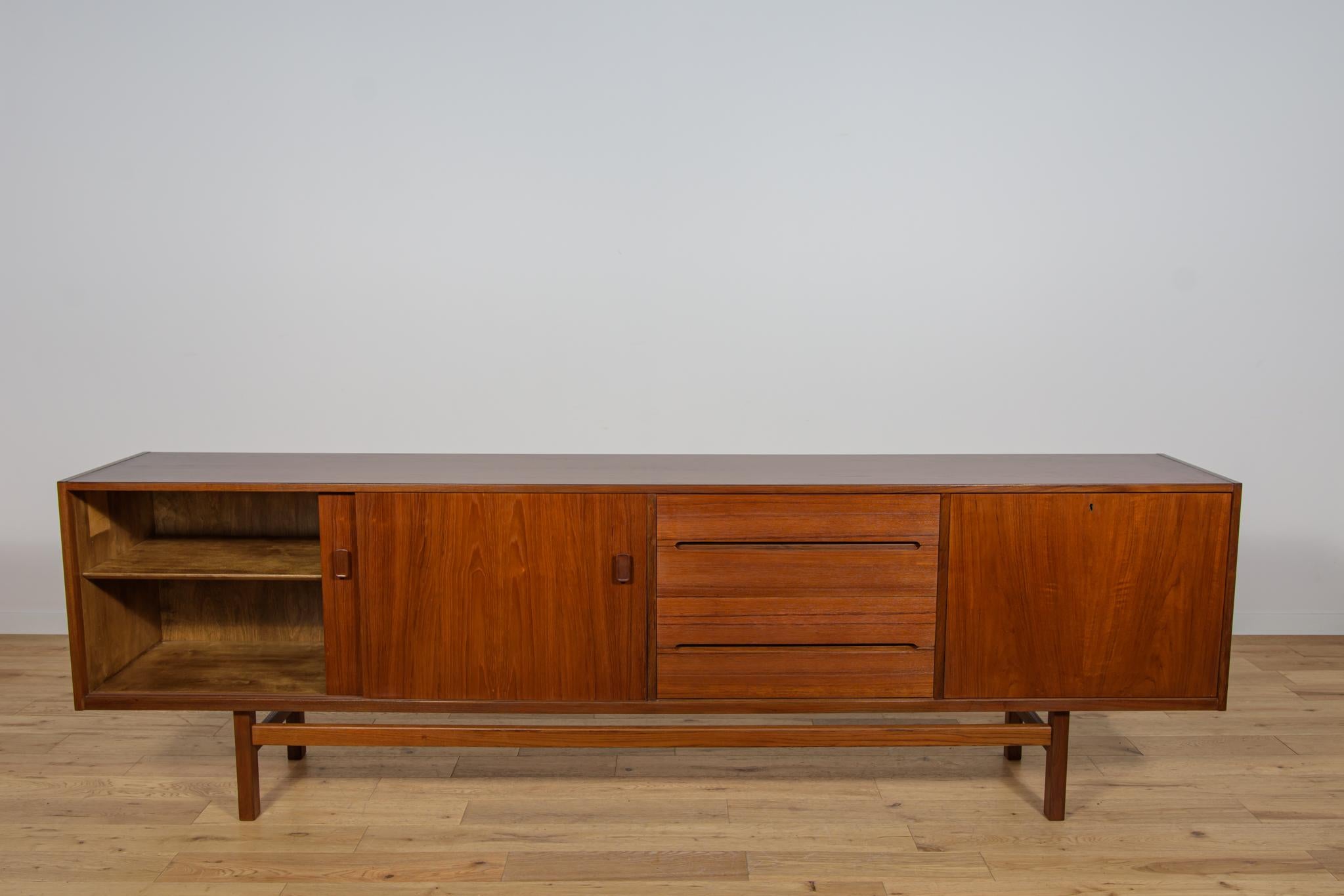 Mid-Century Teak Sideboard by Nils Jonsson for Hugo Troeds, Sweden, 1960s For Sale 4