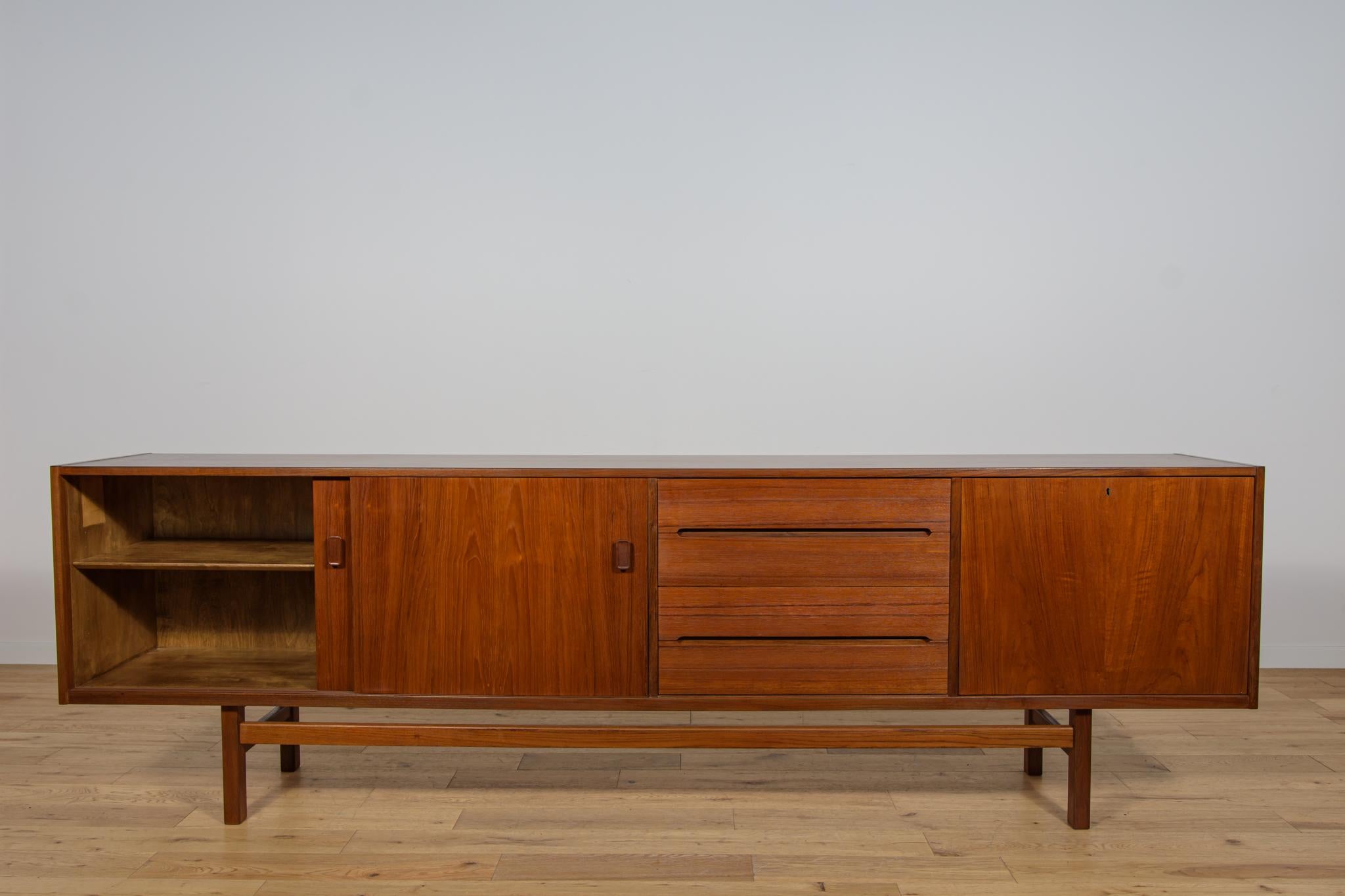 Mid-Century Teak Sideboard by Nils Jonsson for Hugo Troeds, Sweden, 1960s For Sale 5