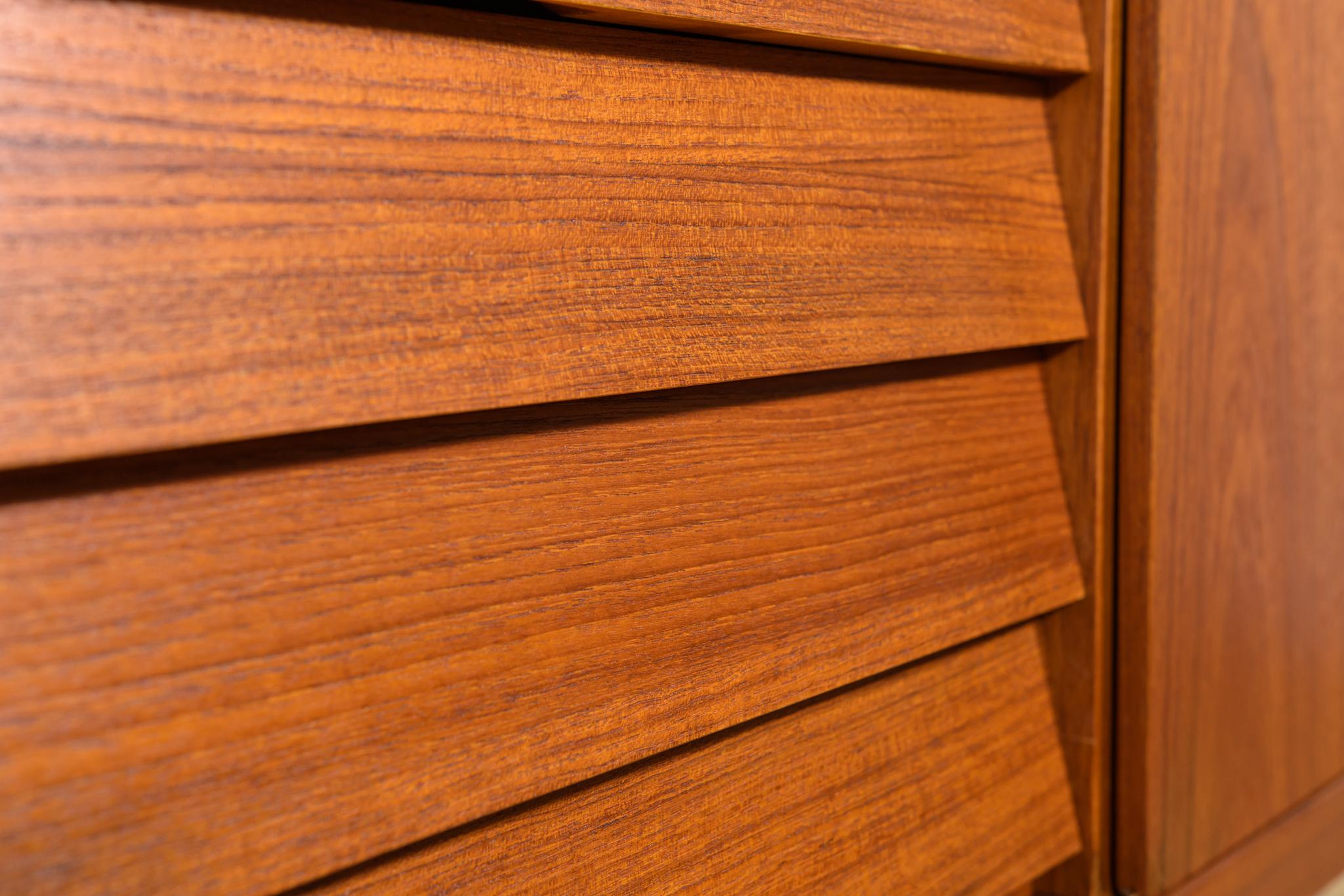 Credenza in teak di metà secolo di Nils Jonsson per Hugo Troeds, Svezia, anni '60 in vendita 5