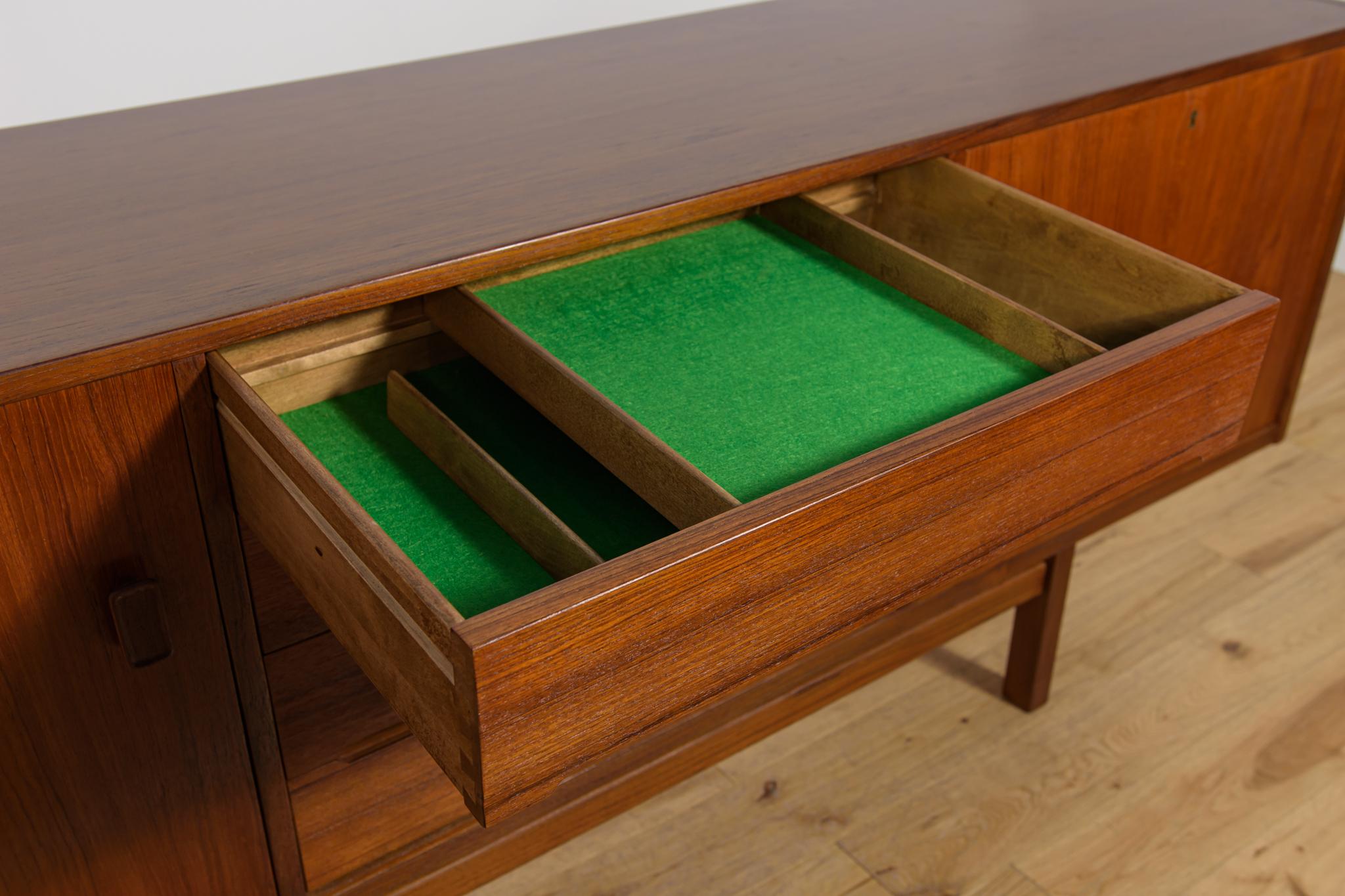 Mid-Century Teak Sideboard by Nils Jonsson for Hugo Troeds, Sweden, 1960s For Sale 10