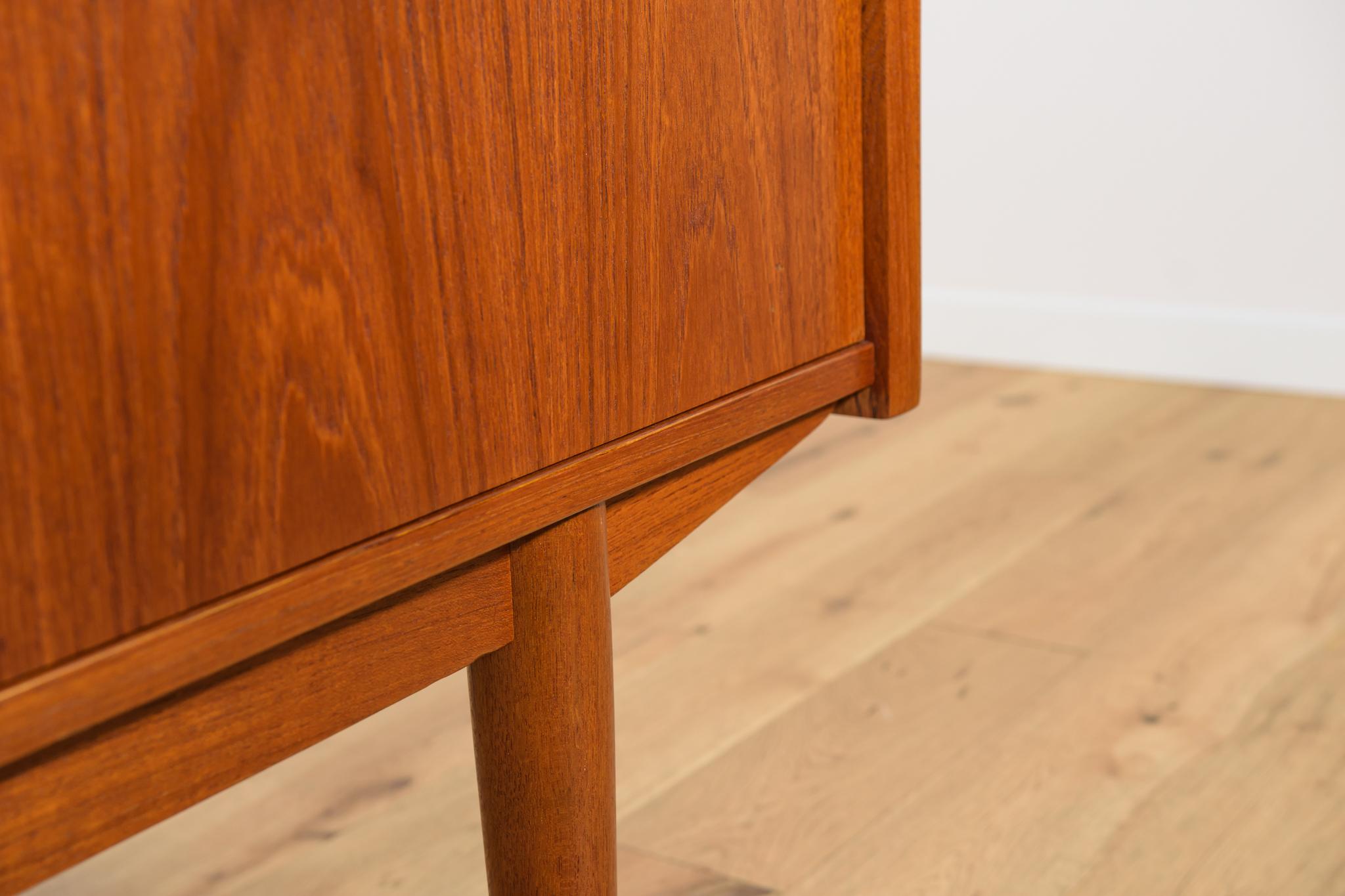 Credenza in teak di metà secolo di Nils Jonsson per Hugo Troeds, Svezia, anni '60 in vendita 11