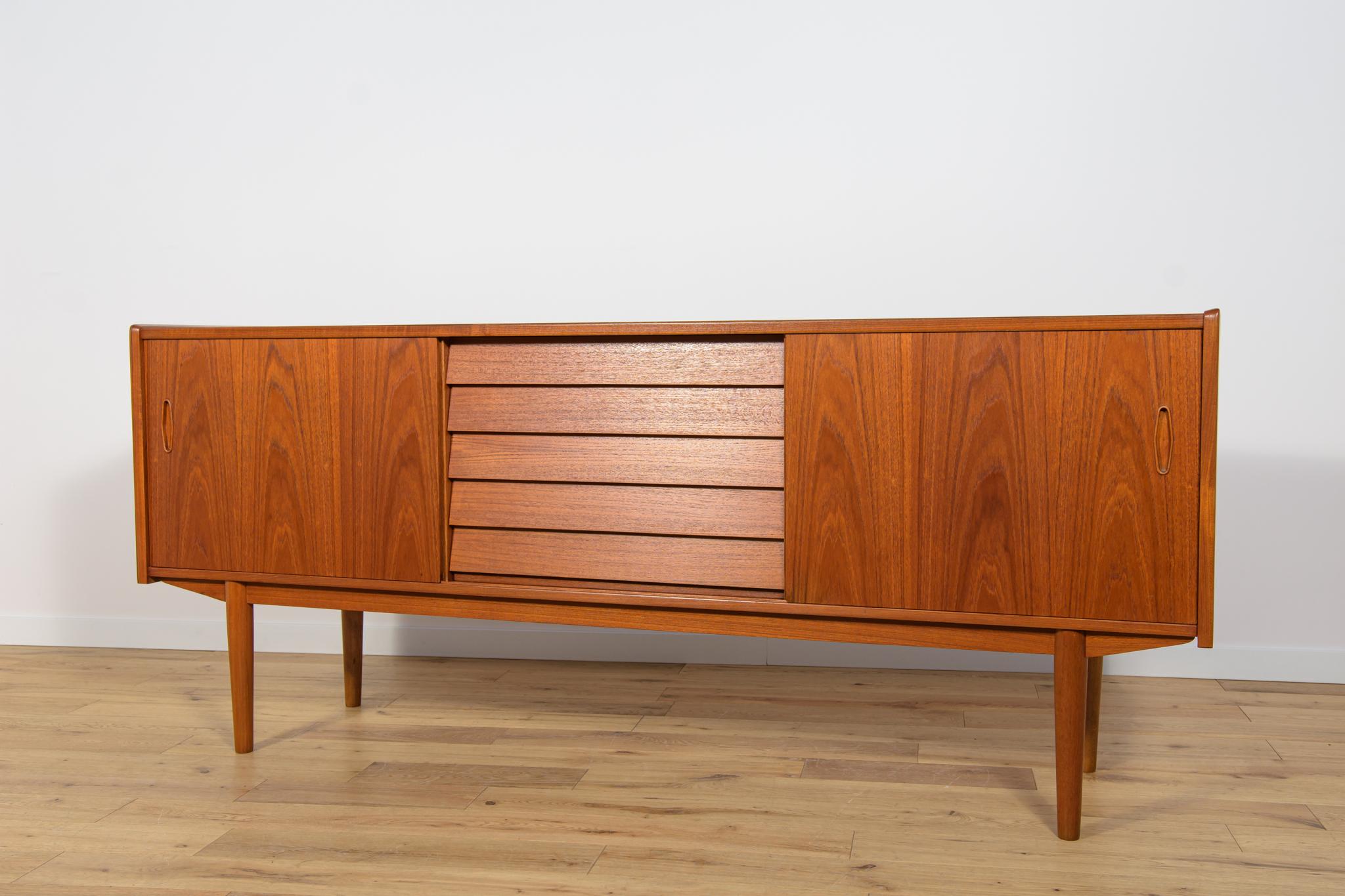 Falegnameria Credenza in teak di metà secolo di Nils Jonsson per Hugo Troeds, Svezia, anni '60 in vendita