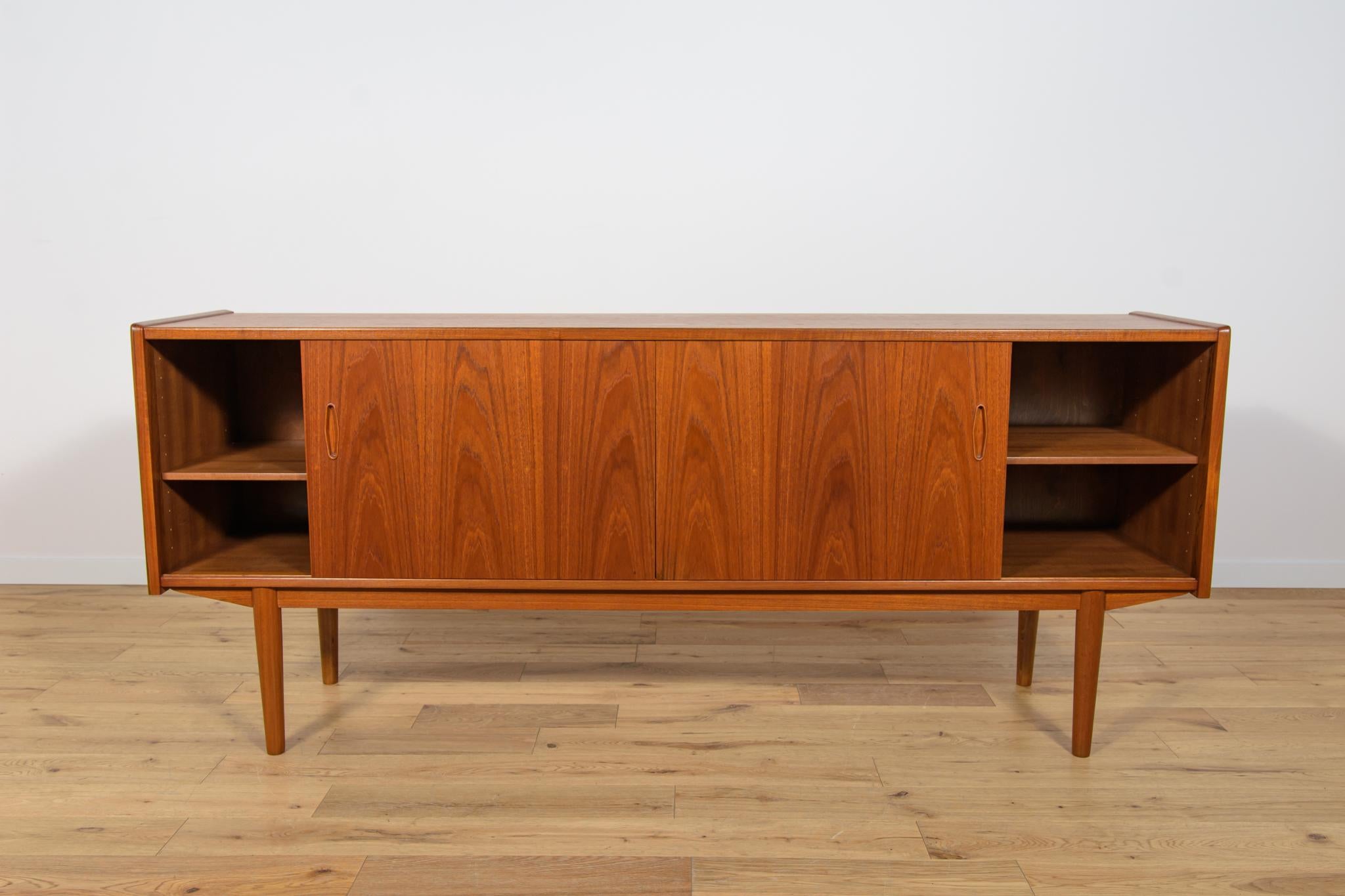 Teak Credenza in teak di metà secolo di Nils Jonsson per Hugo Troeds, Svezia, anni '60 in vendita