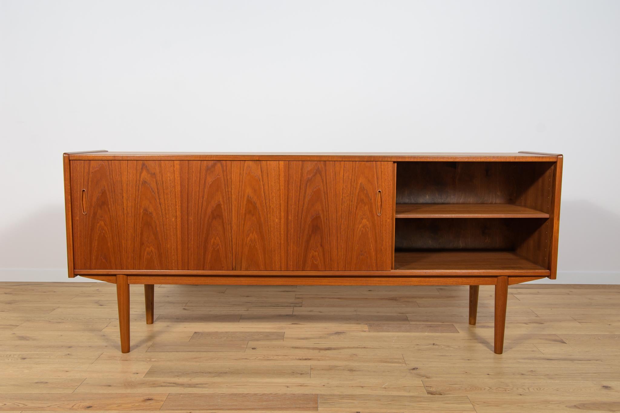 Credenza in teak di metà secolo di Nils Jonsson per Hugo Troeds, Svezia, anni '60 in vendita 1