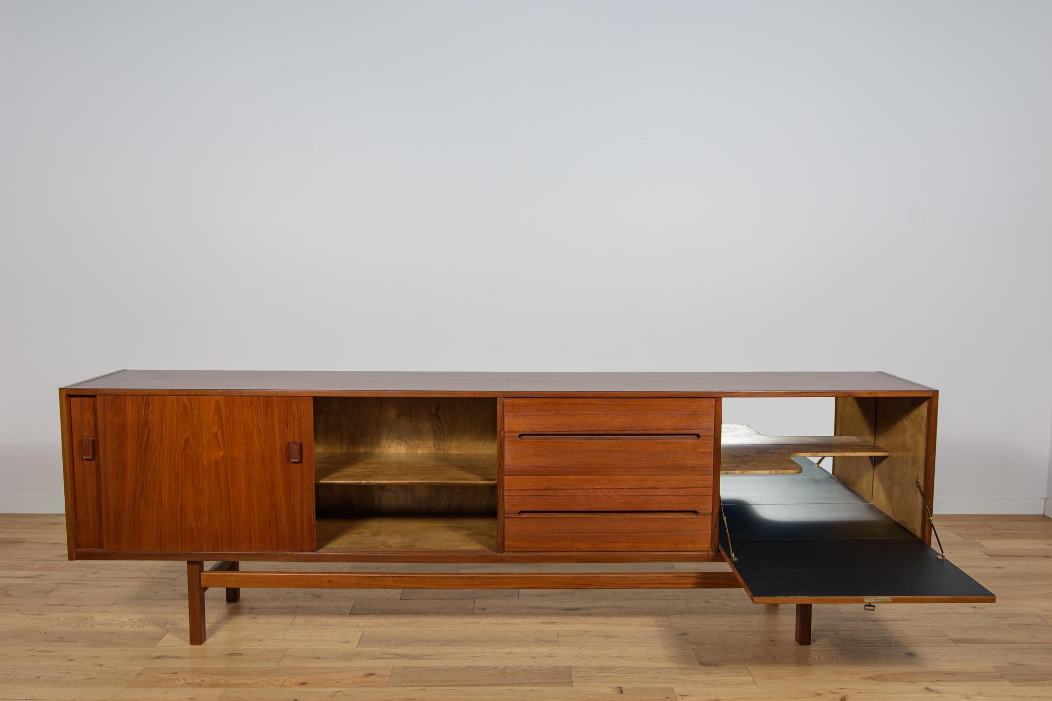 Mid-Century Teak Sideboard by Nils Jonsson for Hugo Troeds, Sweden, 1960s For Sale 2
