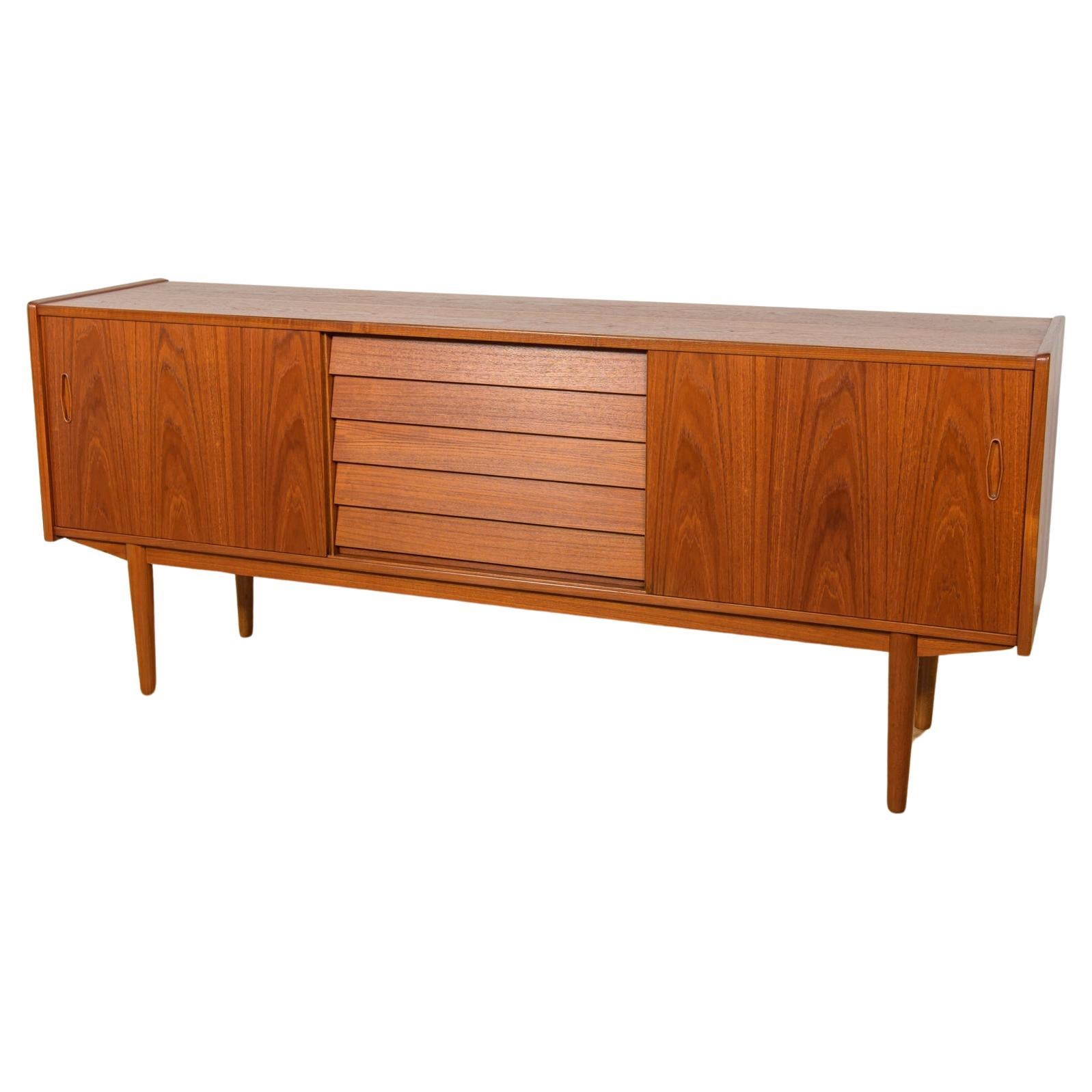 Buffet en teck du milieu du siècle dernier de Nils Jonsson pour Hugo Troeds, Suède, années 1960