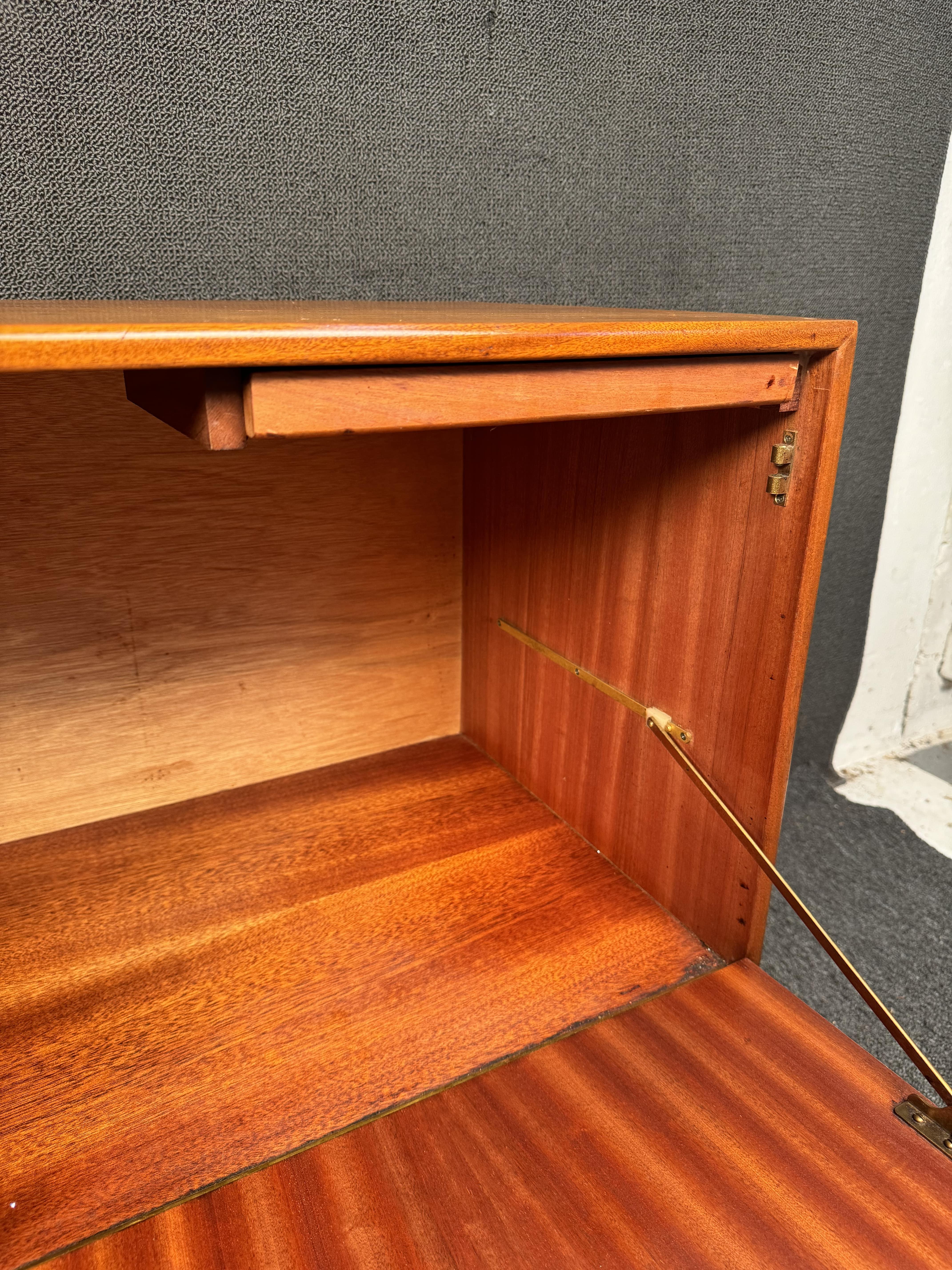 Credenza in teak di metà secolo di Tom Robertson per McIntosh in vendita 8