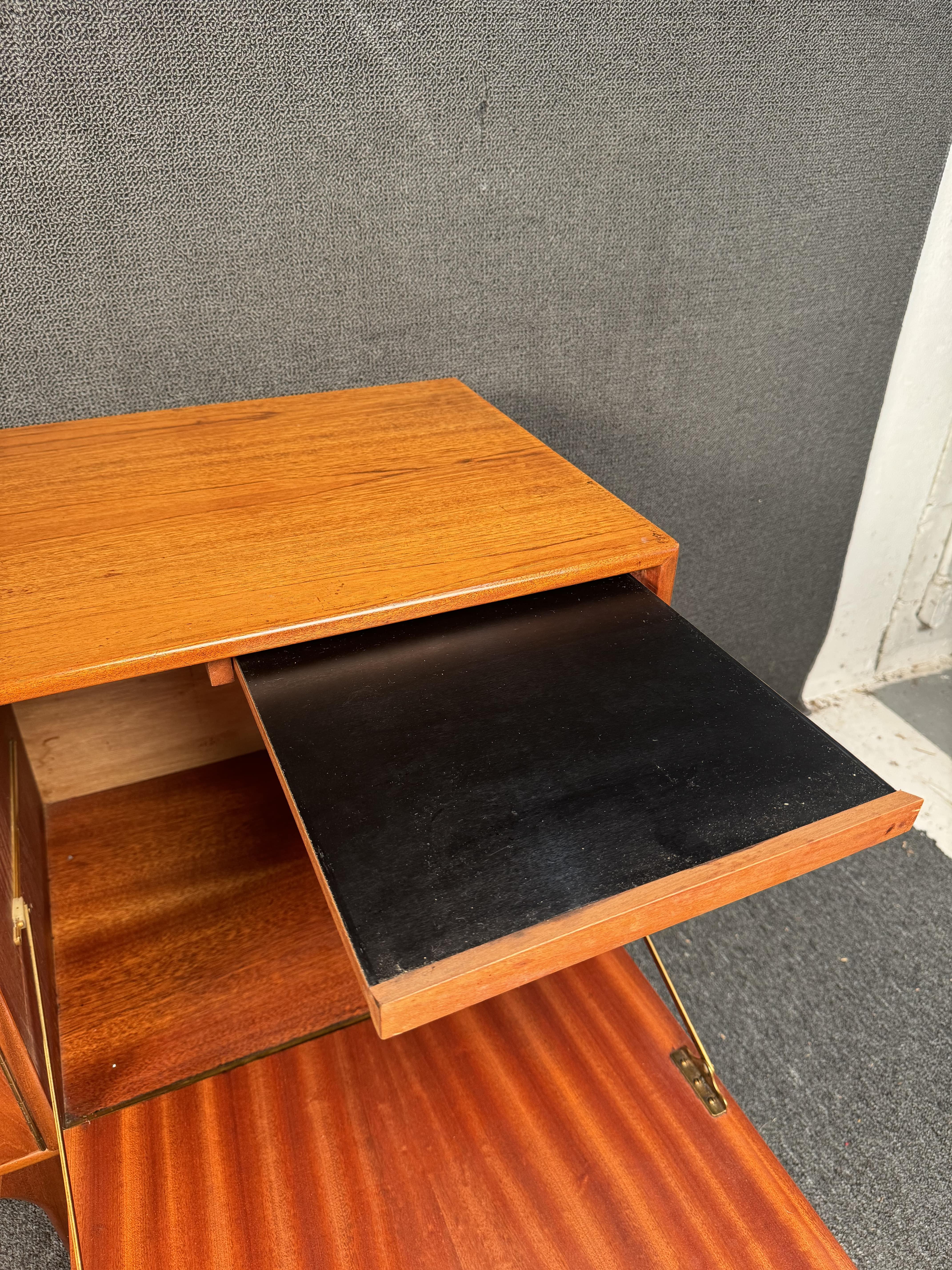 Credenza in teak di metà secolo di Tom Robertson per McIntosh in vendita 9