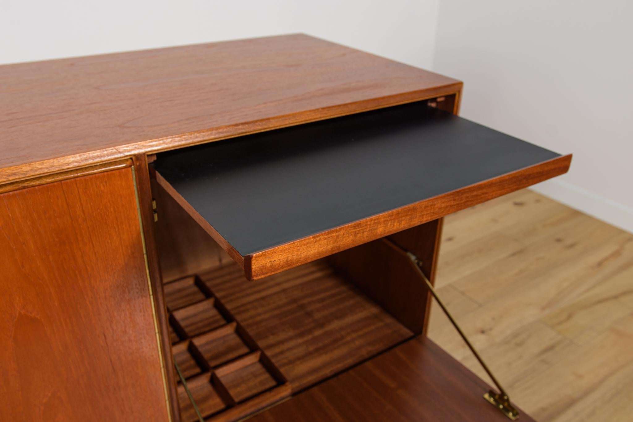 Credenza in teak di metà secolo di Tom Robertson per McIntosh, Regno Unito, anni '60 in vendita 3