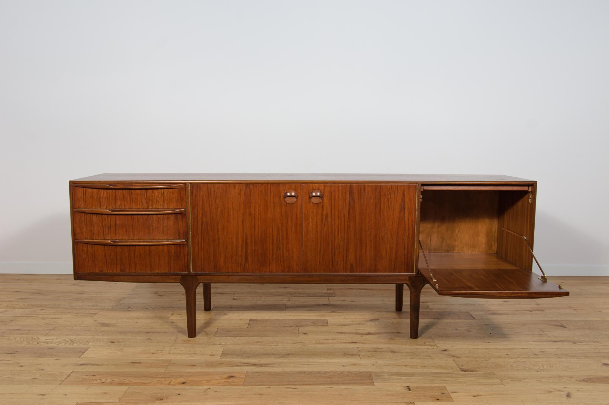  Mid-Century Teak Sideboard by Tom Robertson for McIntosh, United Knigdom, 1960s For Sale 5