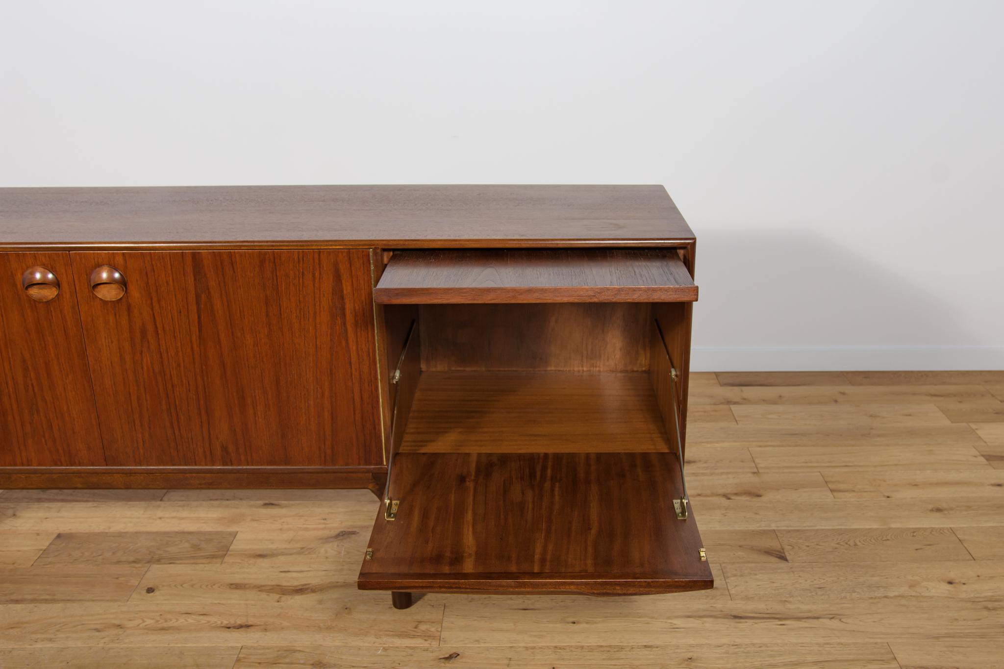 Buffet en teck du milieu du siècle dernier de Tom Robertson pour McIntosh, United Knigdom, années 1960 en vente 5