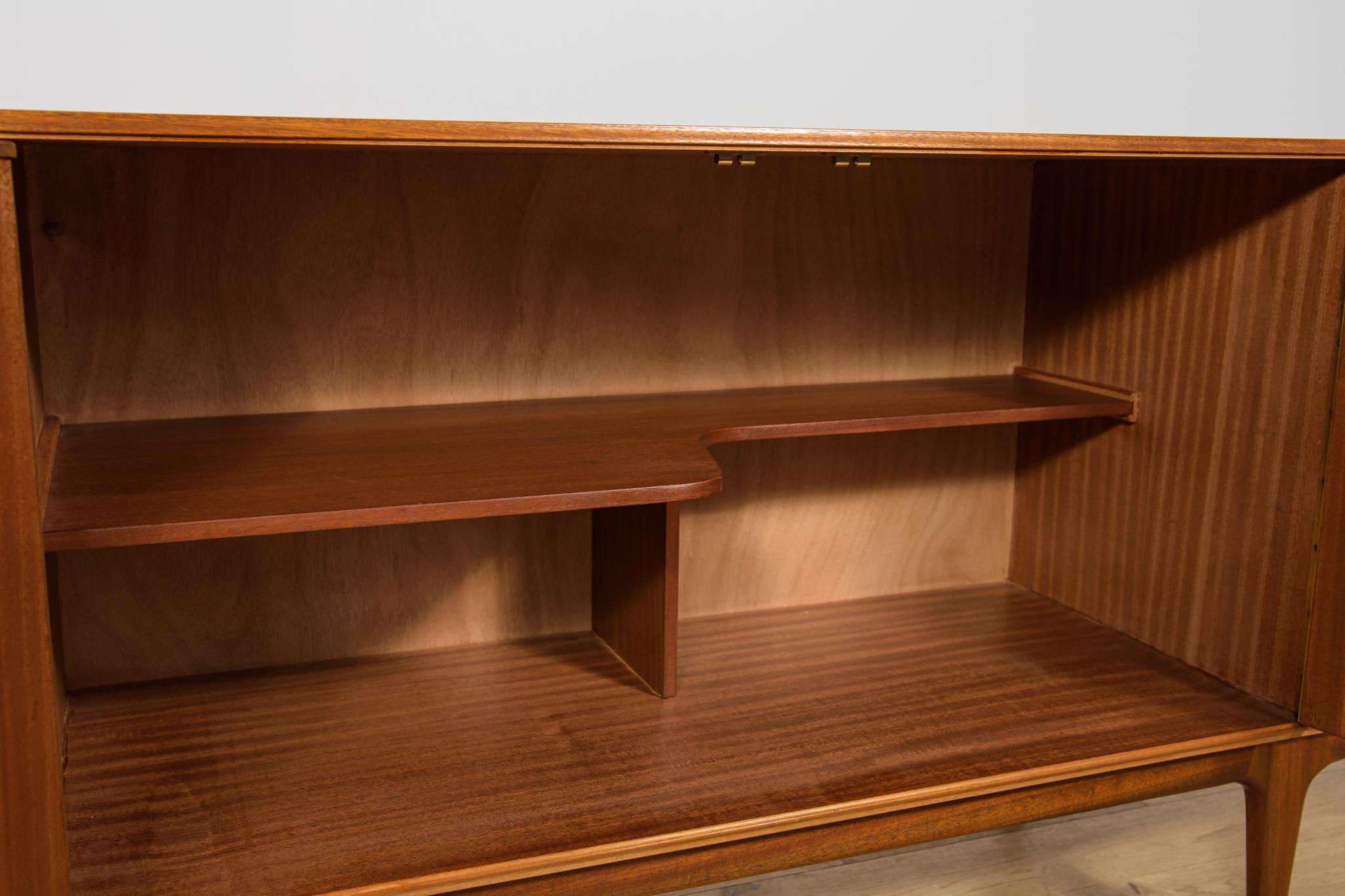 Credenza in teak di metà secolo di Tom Robertson per McIntosh, Regno Unito, anni '60 in vendita 5