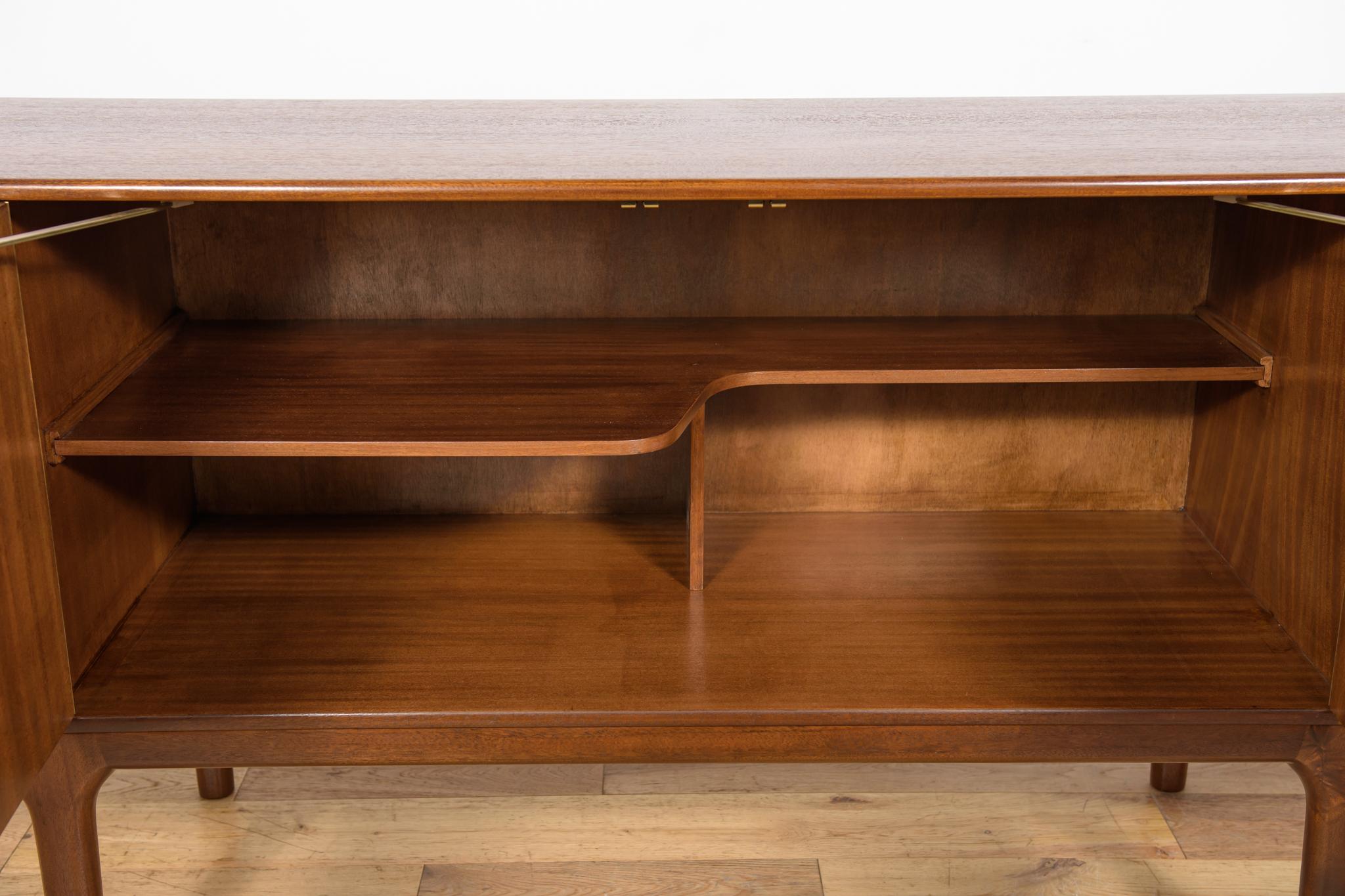 Buffet en teck du milieu du siècle dernier de Tom Robertson pour McIntosh, United Knigdom, années 1960 en vente 7