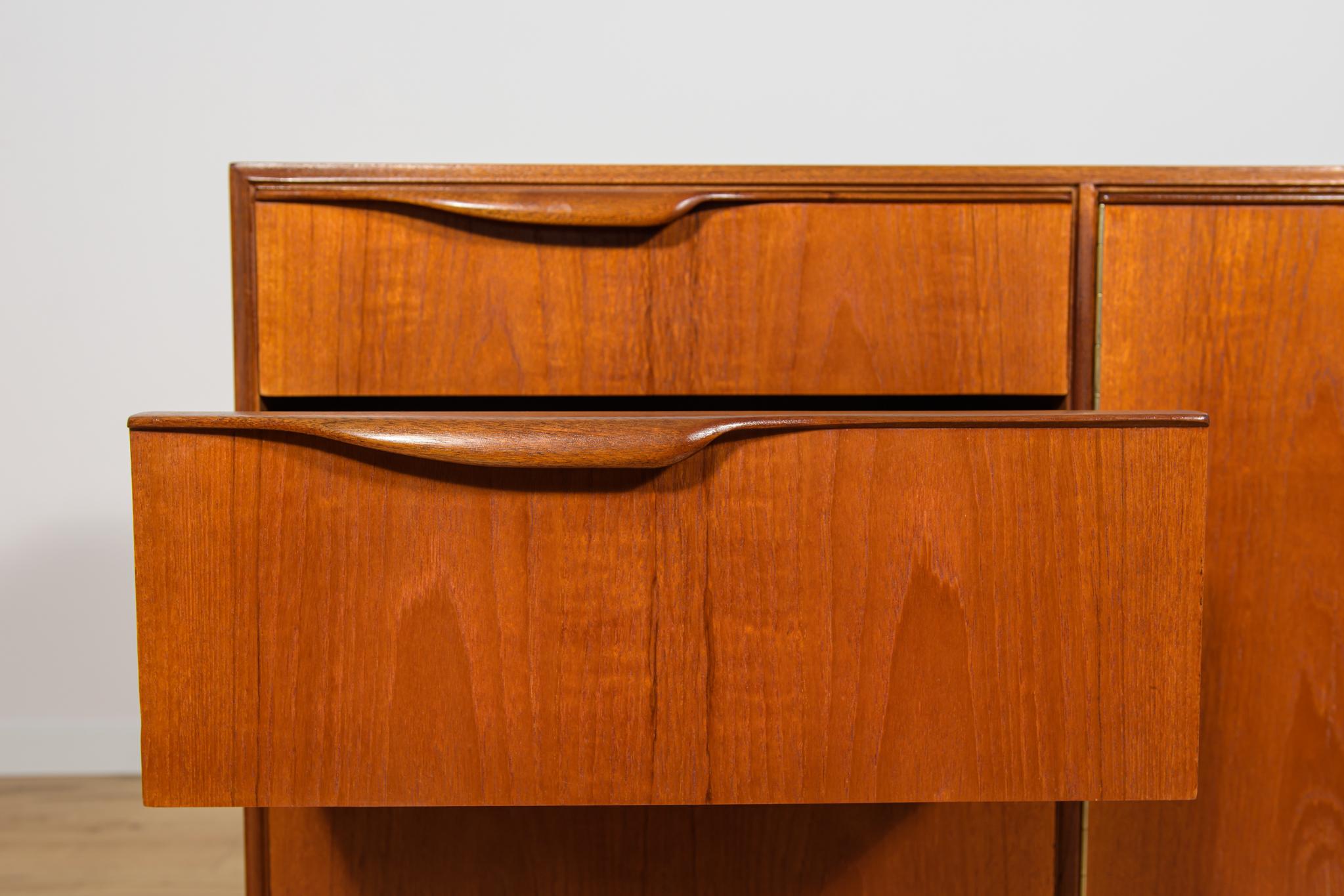 Credenza in teak di metà secolo di Tom Robertson per McIntosh, Regno Unito, anni '60 in vendita 7
