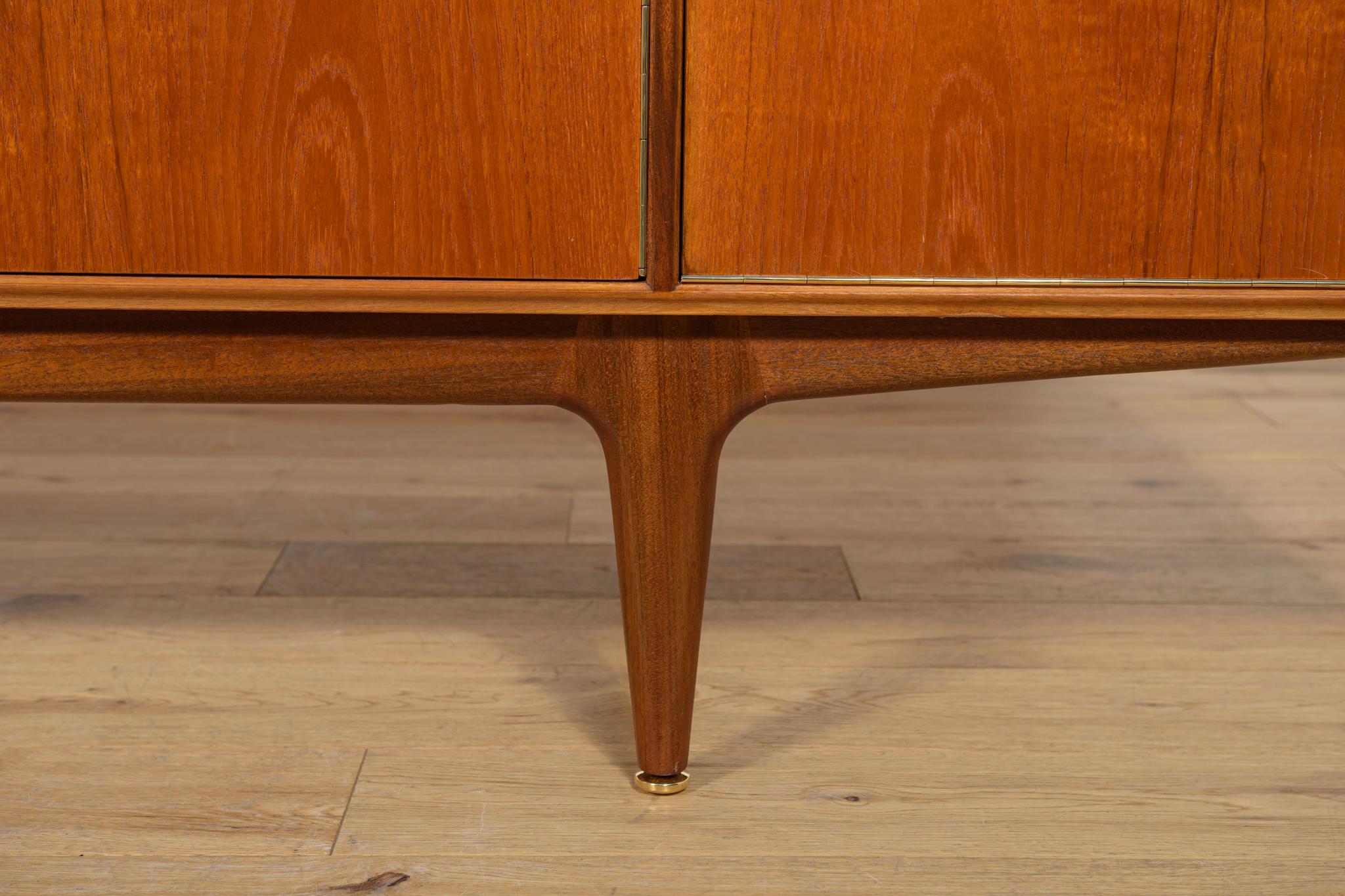 Credenza in teak di metà secolo di Tom Robertson per McIntosh, Regno Unito, anni '60 in vendita 8