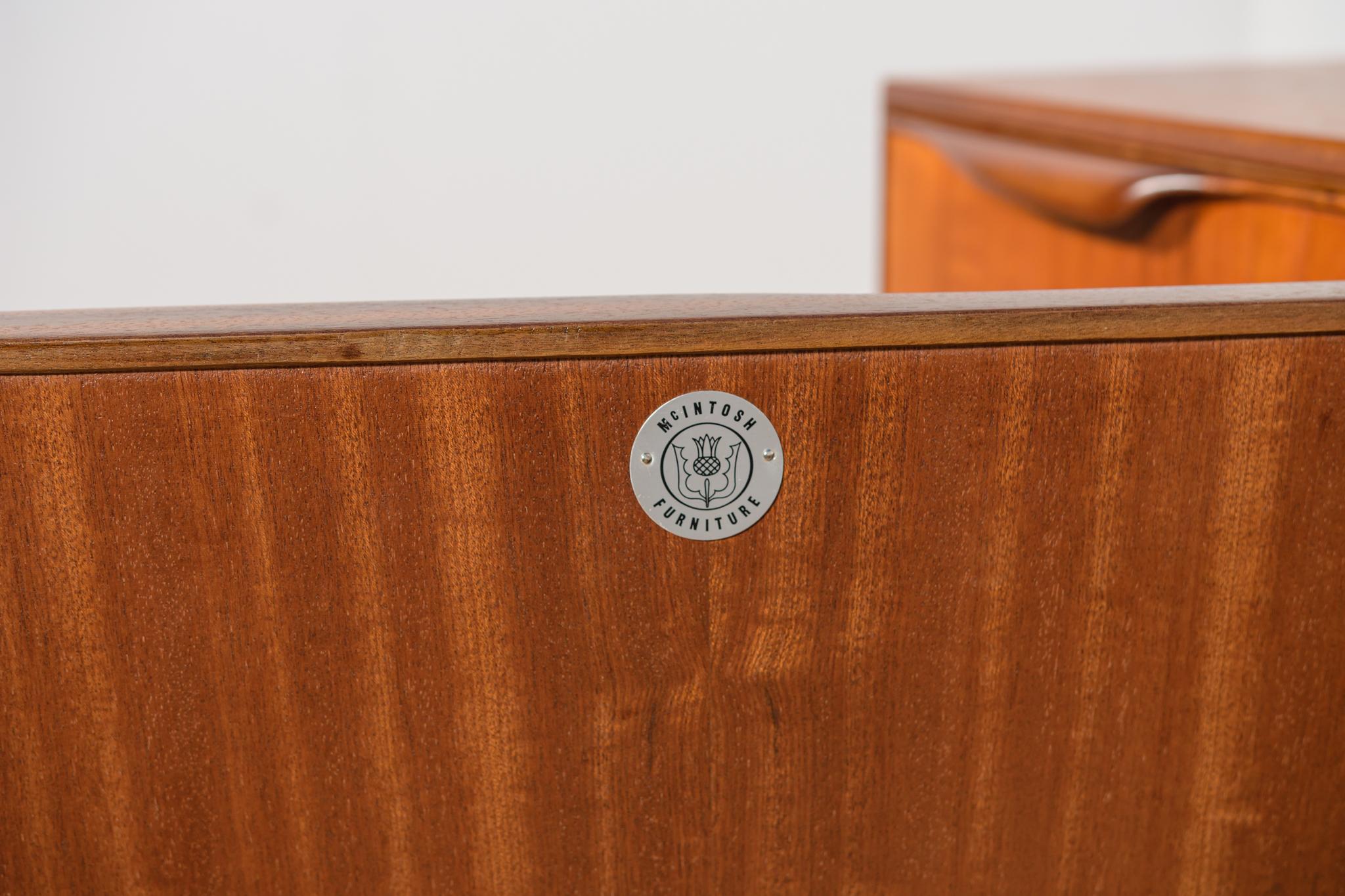 Credenza in teak di metà secolo di Tom Robertson per McIntosh, Regno Unito, anni '60 in vendita 12