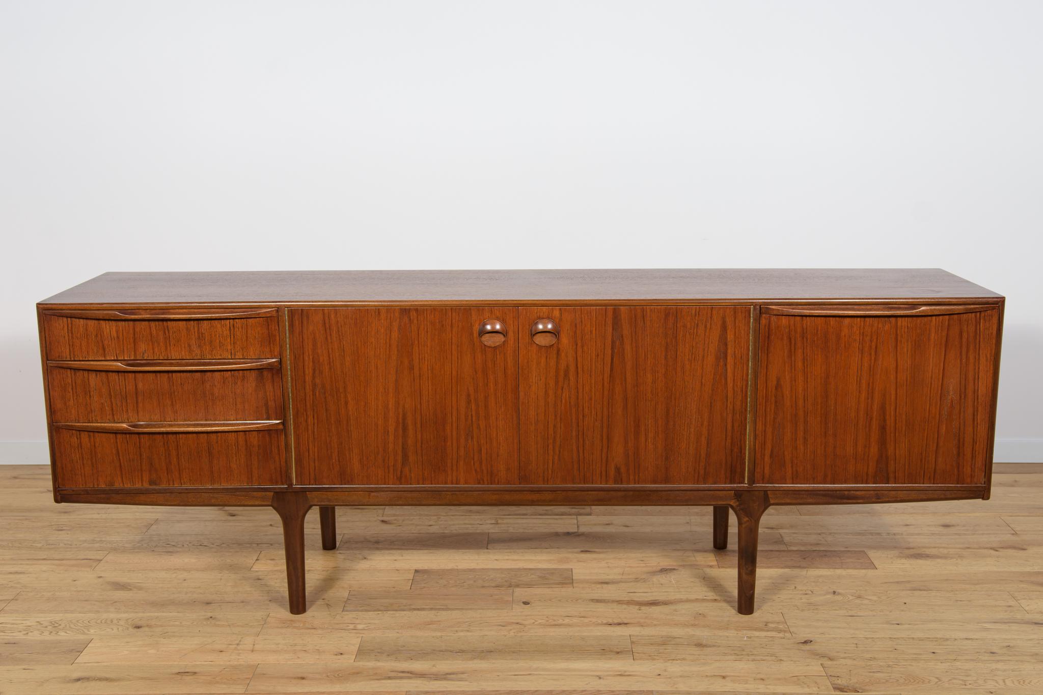 Mid-Century Modern Buffet en teck du milieu du siècle dernier de Tom Robertson pour McIntosh, United Knigdom, années 1960 en vente