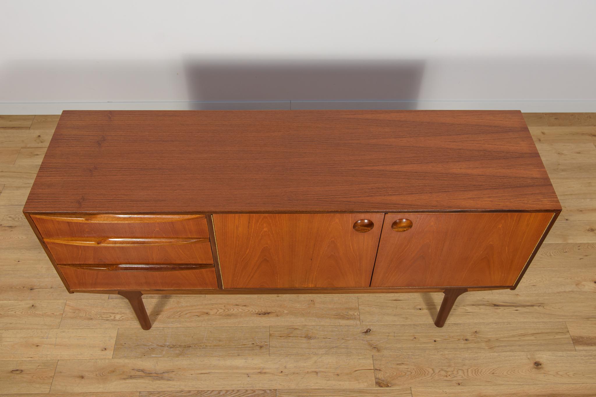 Mid-Century moderno Credenza in teak di metà secolo di Tom Robertson per McIntosh, Regno Unito, anni '60 in vendita